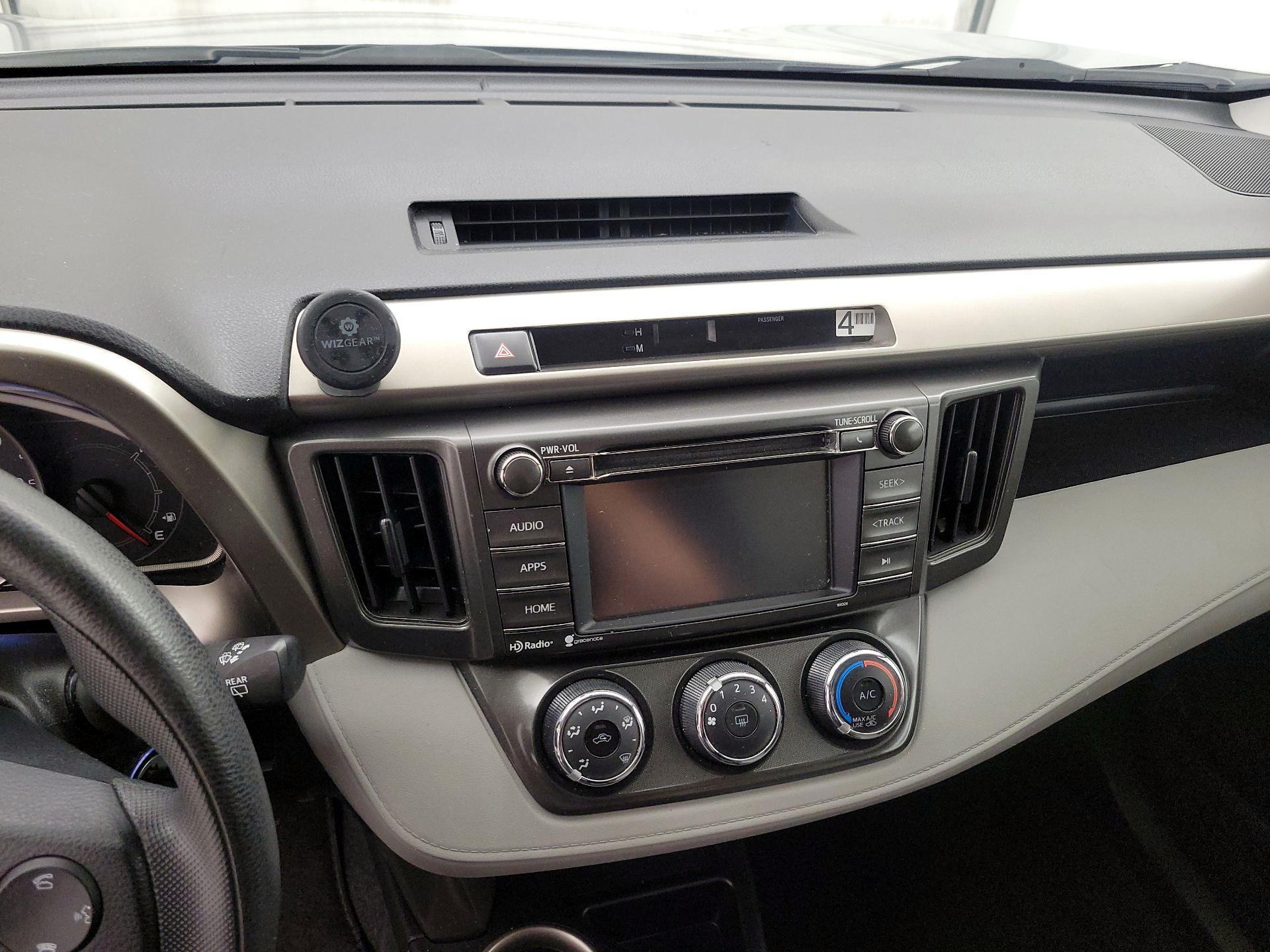 Thumbnail: 2015 Toyota RAV4 - 9