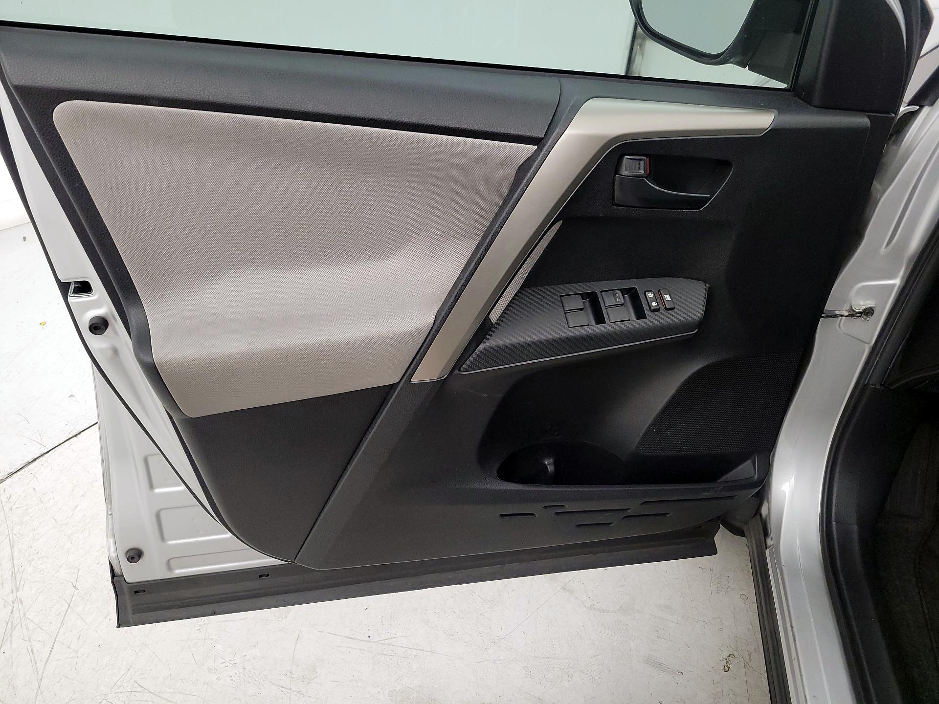 Thumbnail: 2015 Toyota RAV4 - 12
