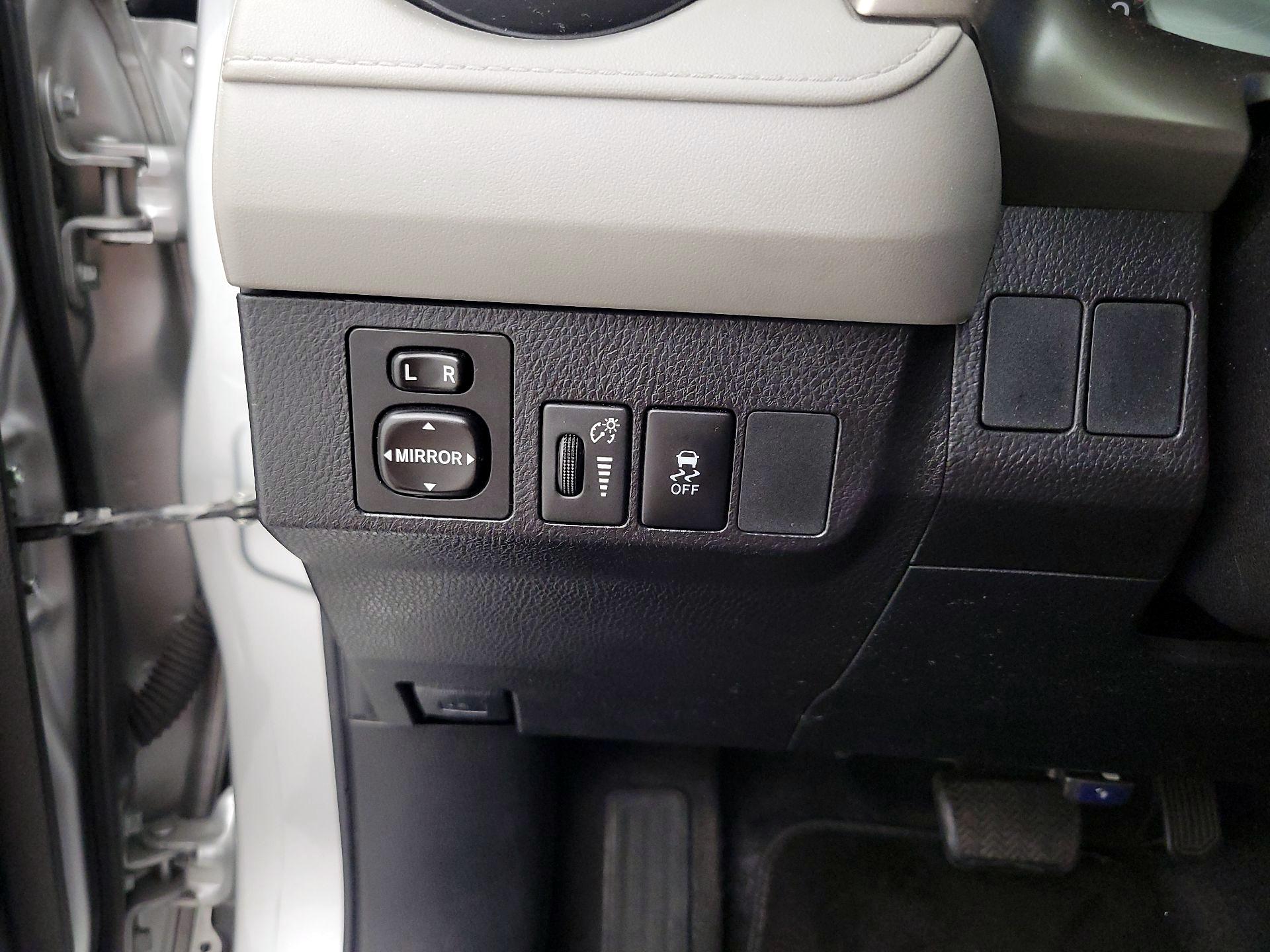 Thumbnail: 2015 Toyota RAV4 - 13