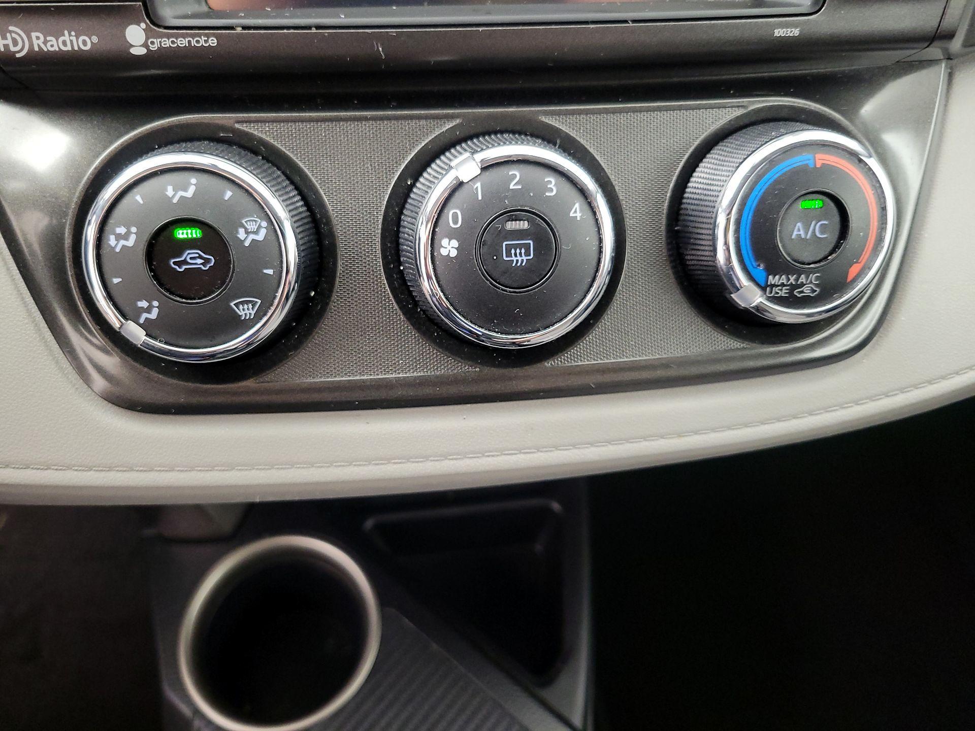 Thumbnail: 2015 Toyota RAV4 - 16