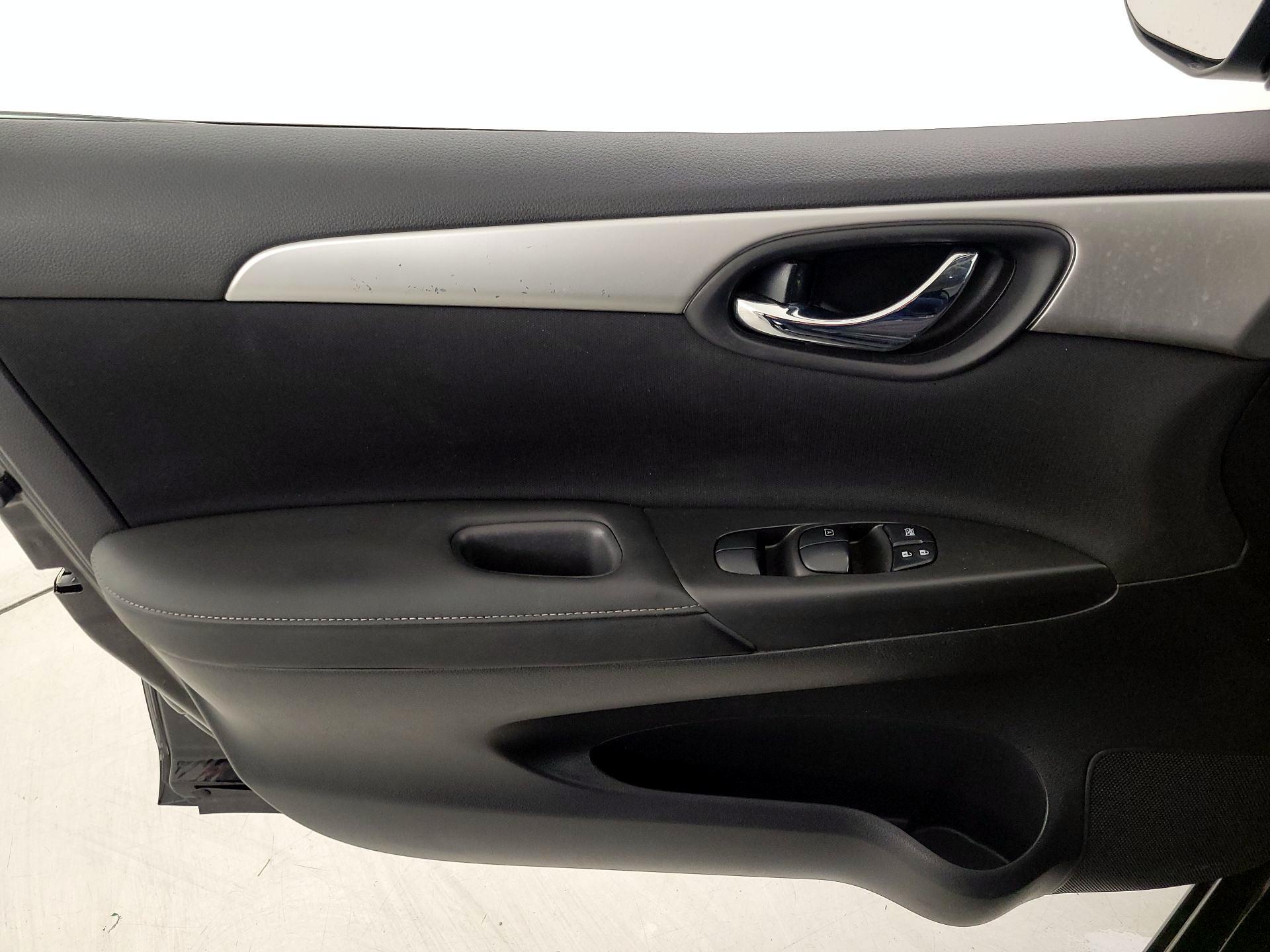 Thumbnail: 2019 Nissan Sentra - 12