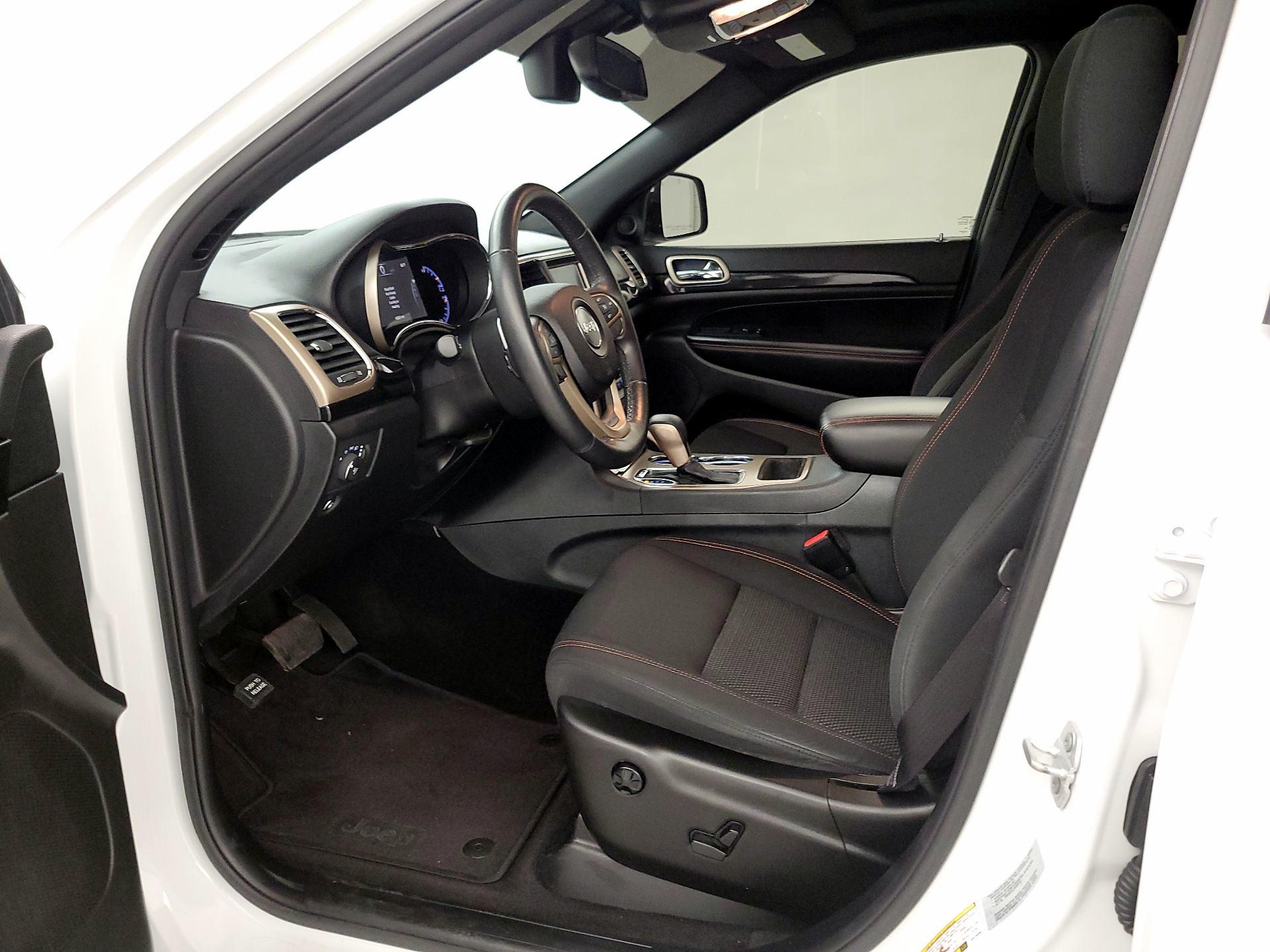 Thumbnail: 2016 Jeep Grand Cherokee - 11