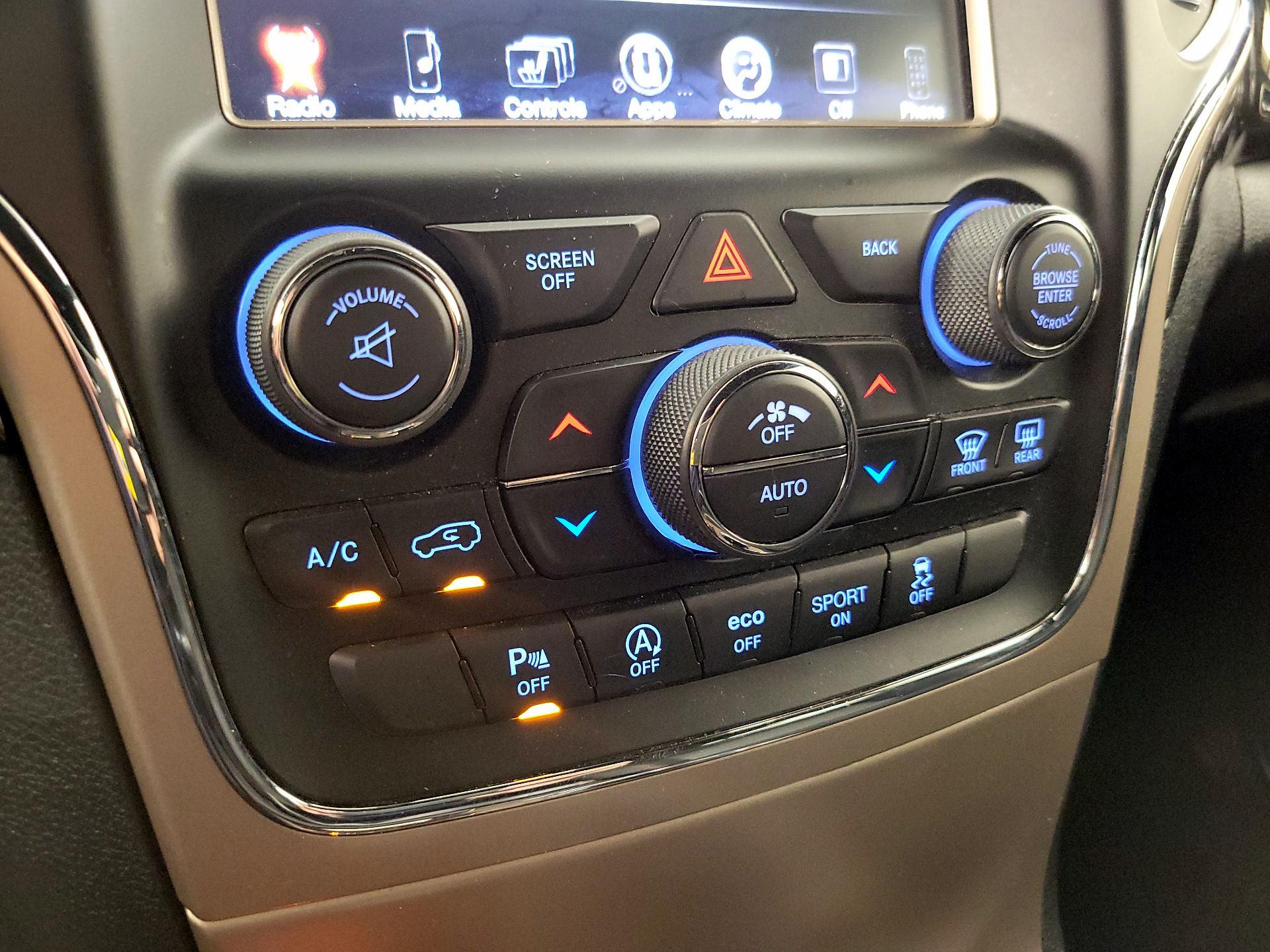 Thumbnail: 2016 Jeep Grand Cherokee - 16