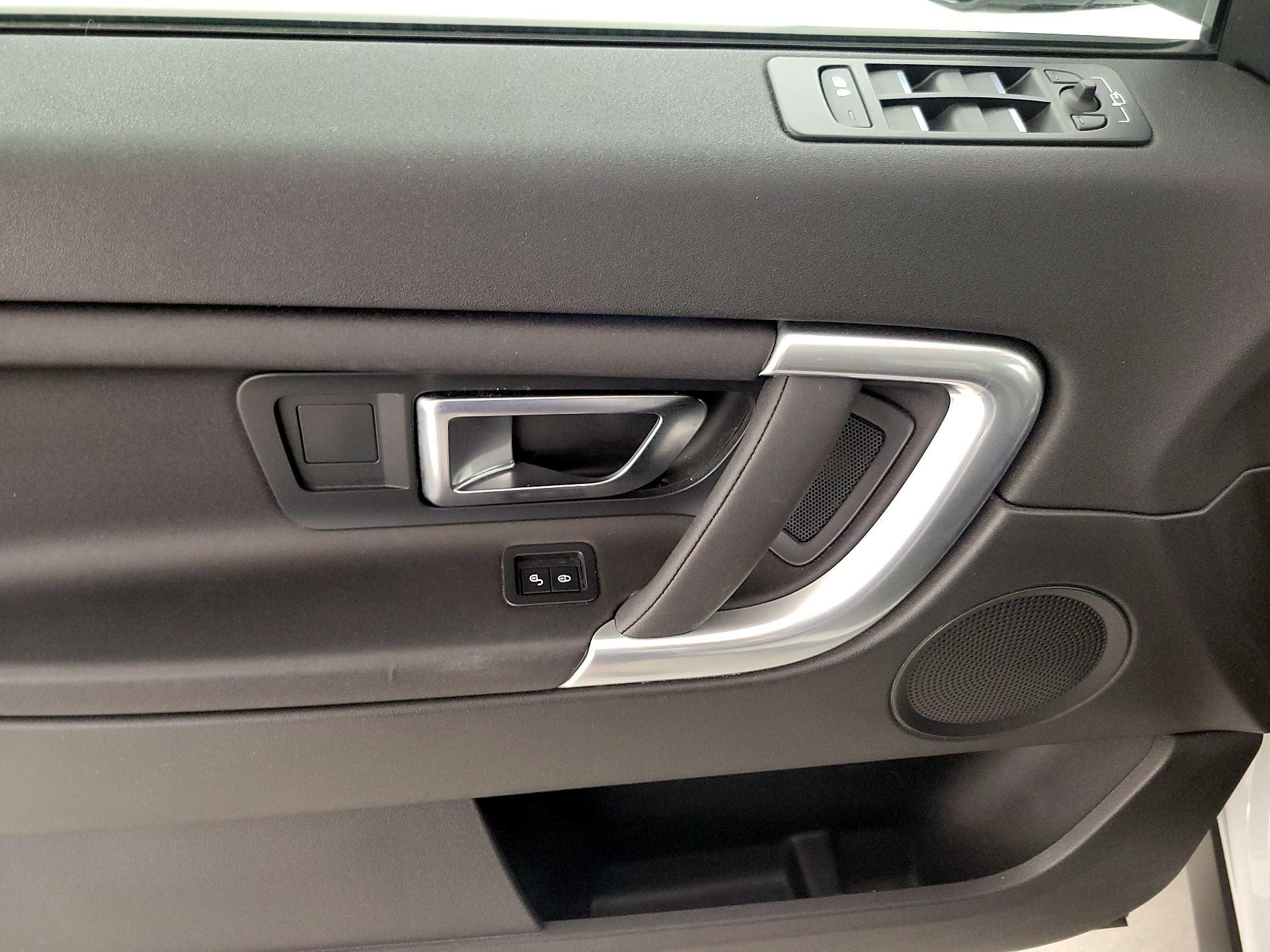 Thumbnail: 2019 Land Rover Discovery Sport - 12