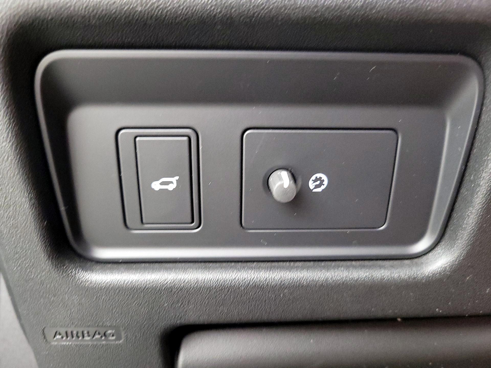 Thumbnail: 2019 Land Rover Discovery Sport - 13