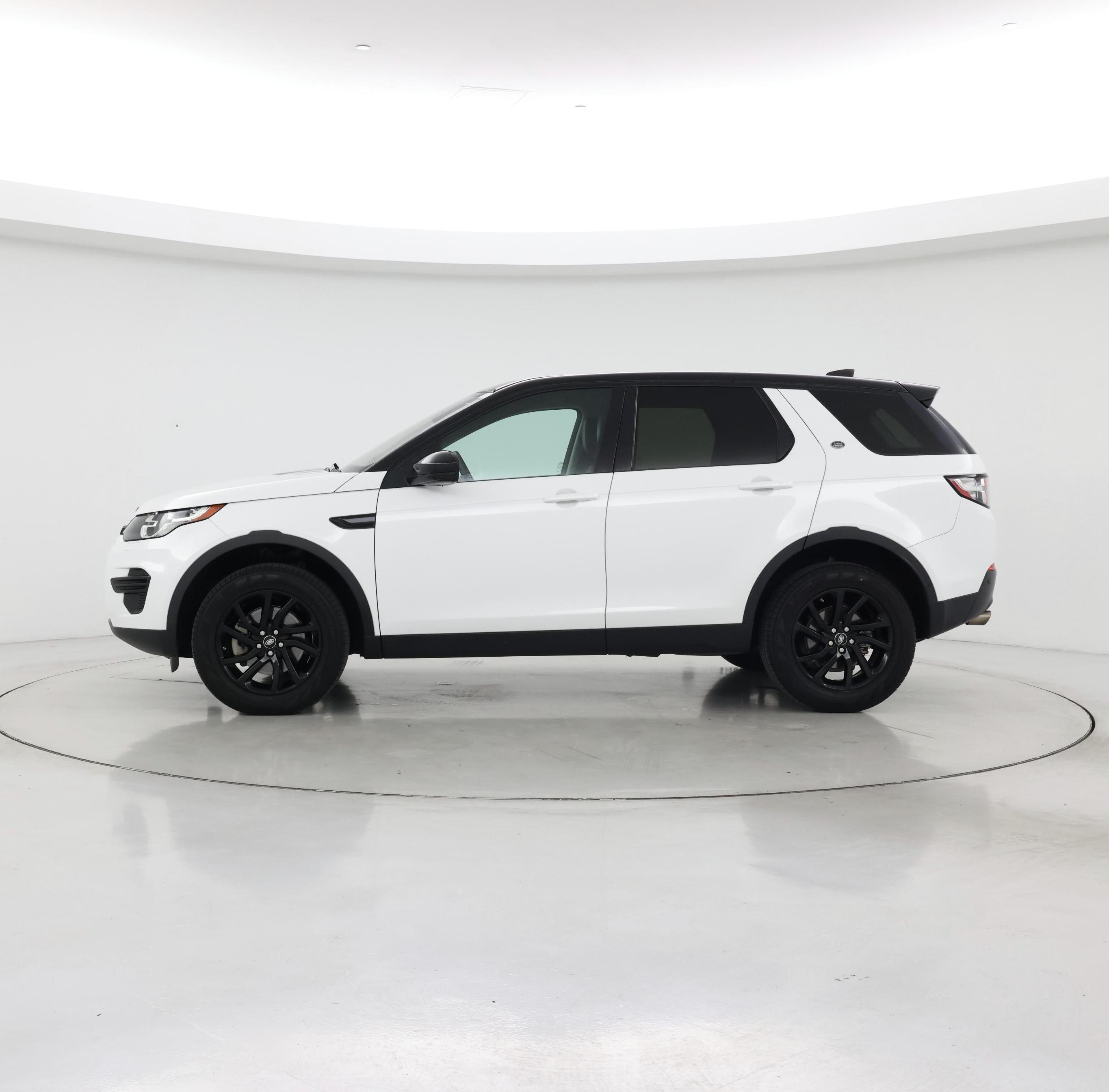 Thumbnail: 2019 Land Rover Discovery Sport - 3