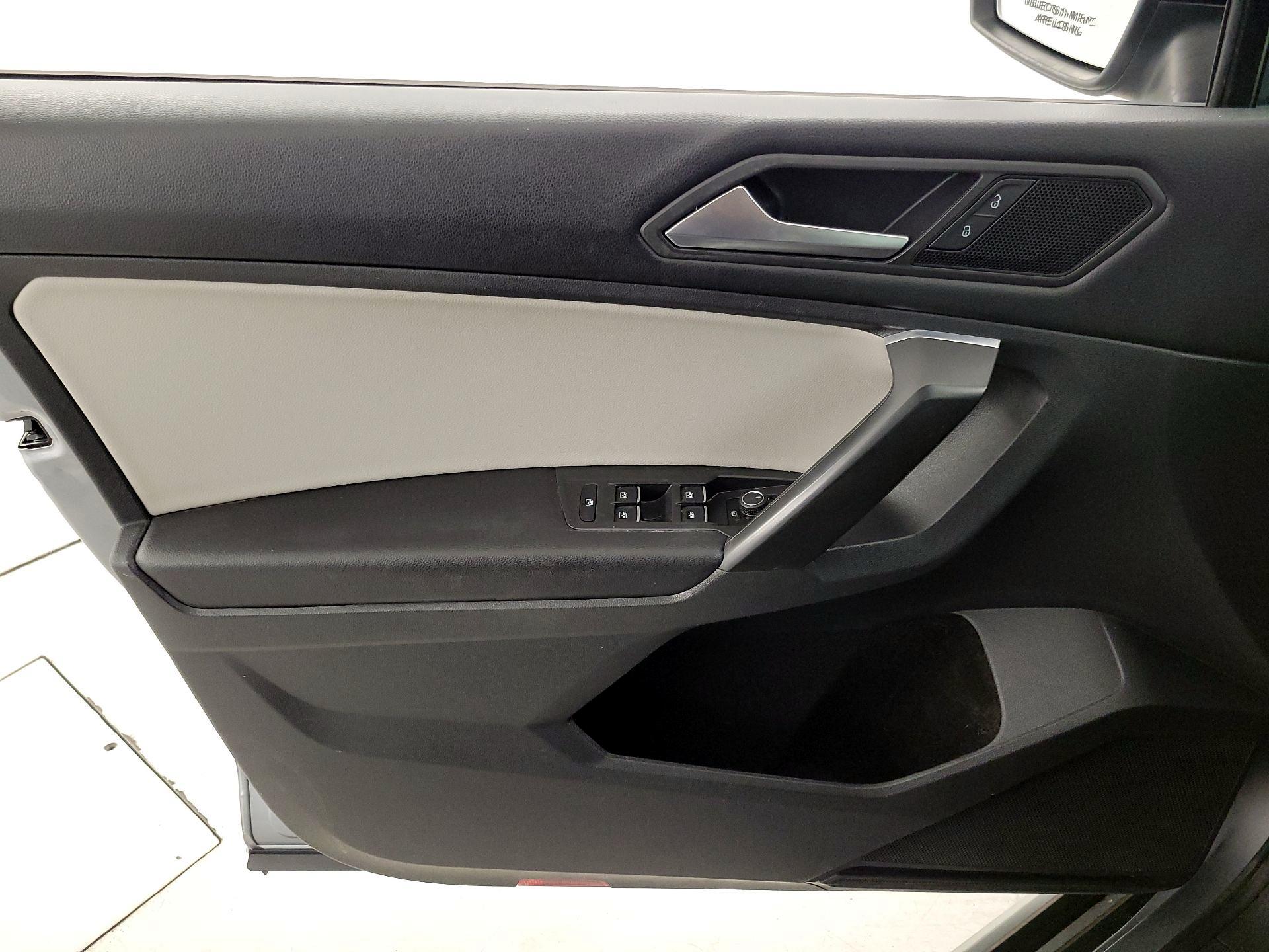 Thumbnail: 2021 Volkswagen Tiguan - 12