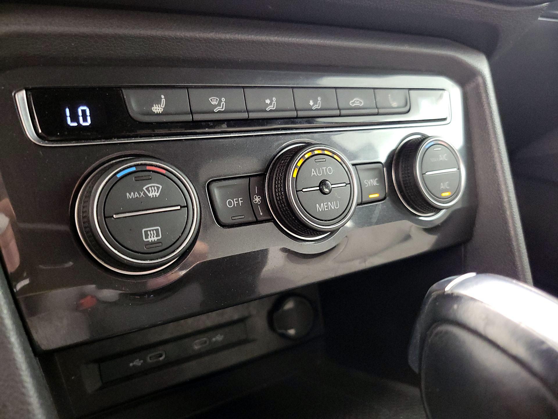 Thumbnail: 2021 Volkswagen Tiguan - 16