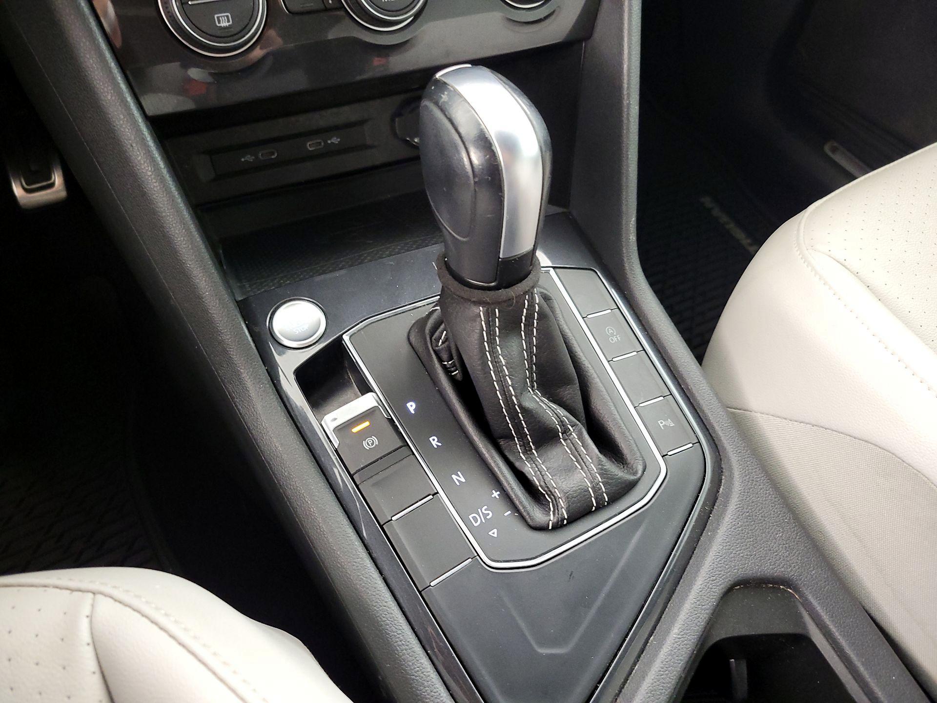 Thumbnail: 2021 Volkswagen Tiguan - 17