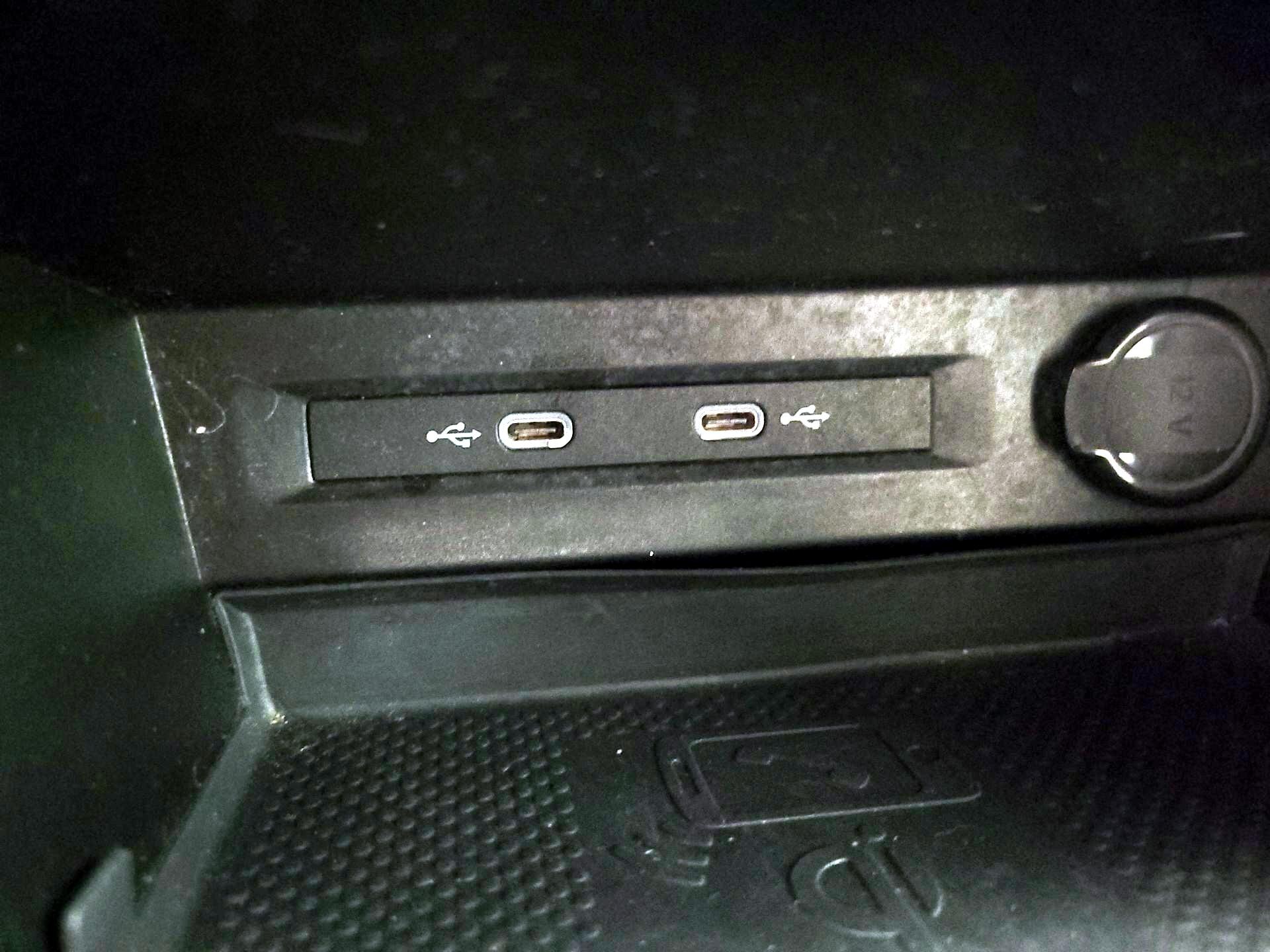 Thumbnail: 2021 Volkswagen Tiguan - 18