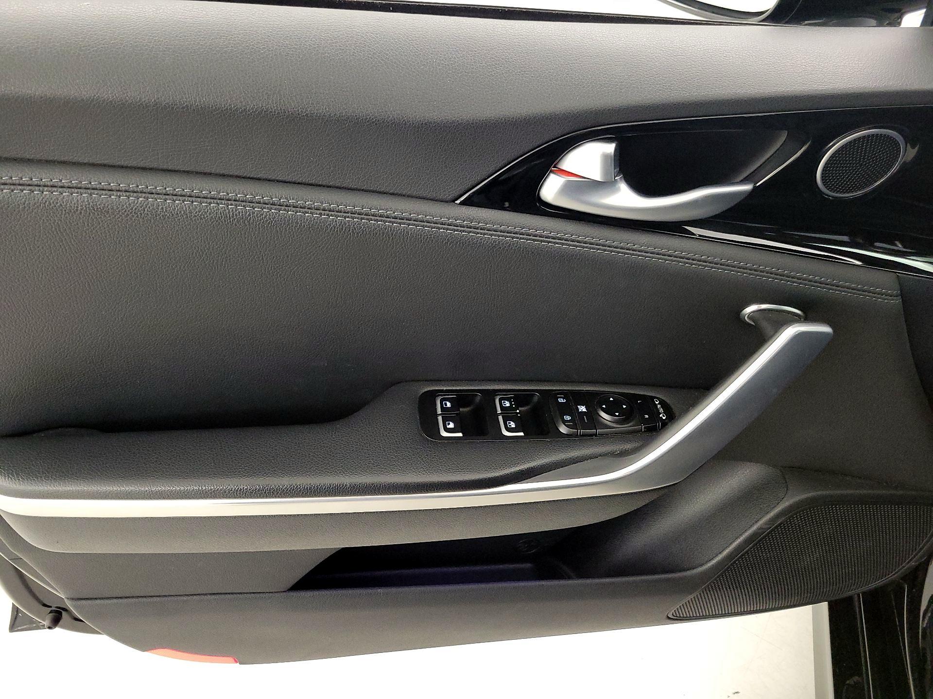 Thumbnail: 2018 Kia Stinger - 12