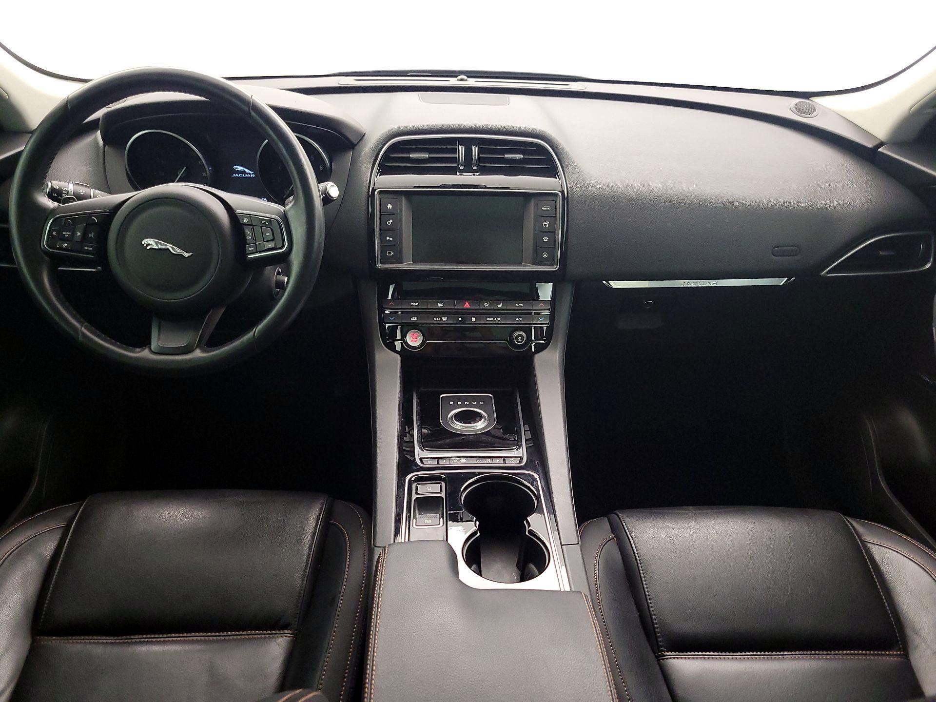 Thumbnail: 2017 Jaguar F-Pace - 9