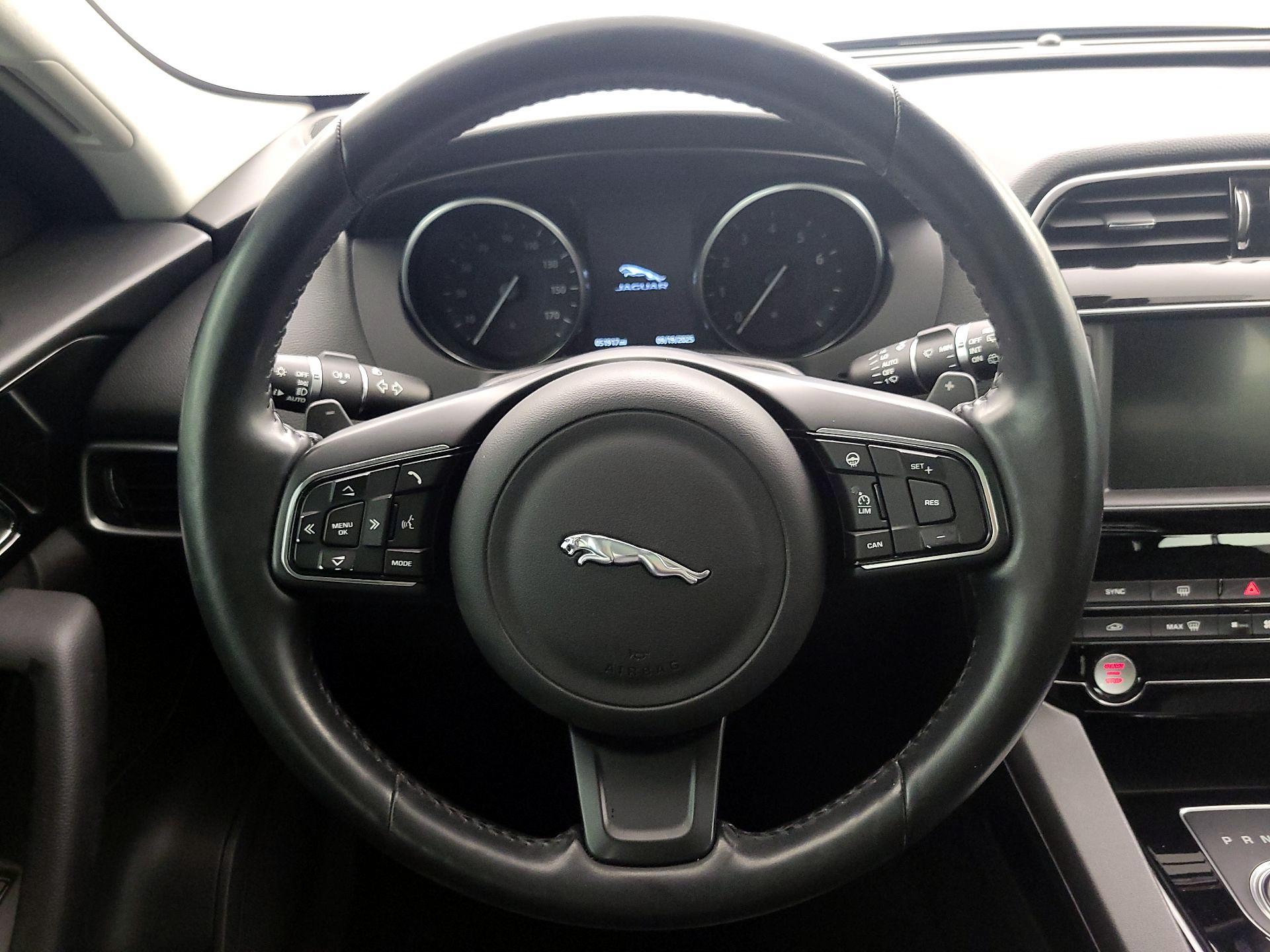 Thumbnail: 2017 Jaguar F-Pace - 10