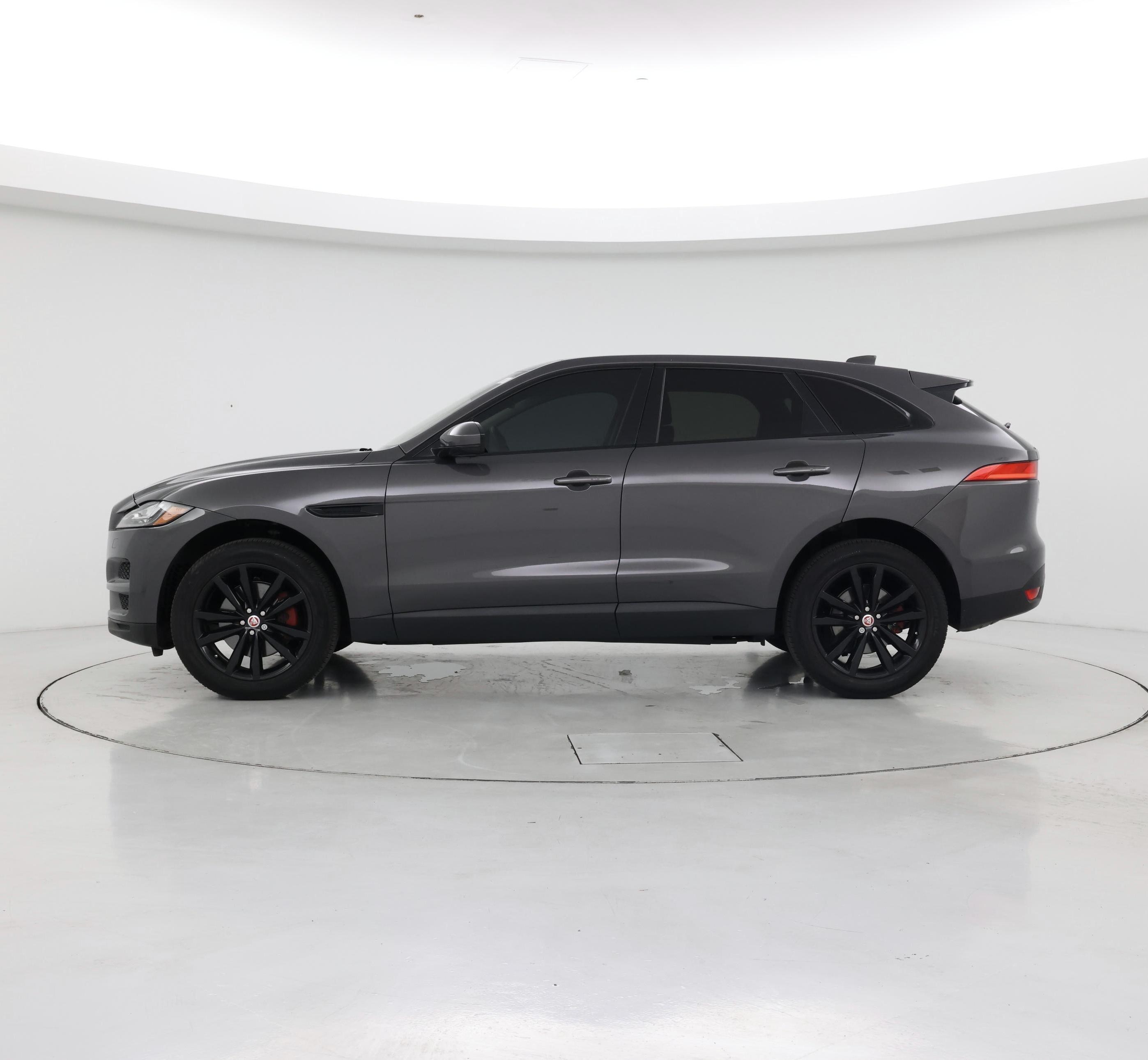 Thumbnail: 2017 Jaguar F-Pace - 3