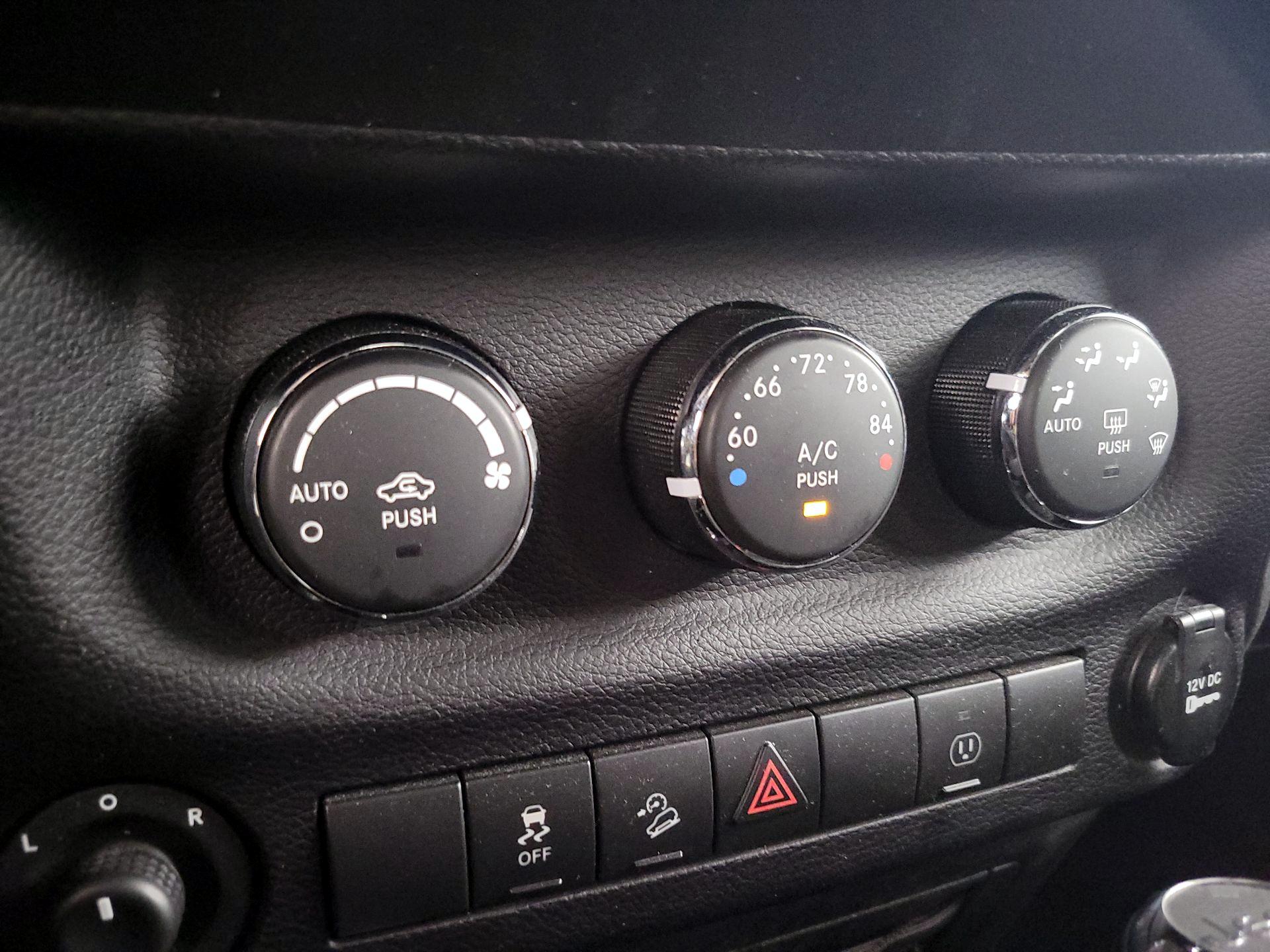 Thumbnail: 2017 Jeep Wrangler - 14
