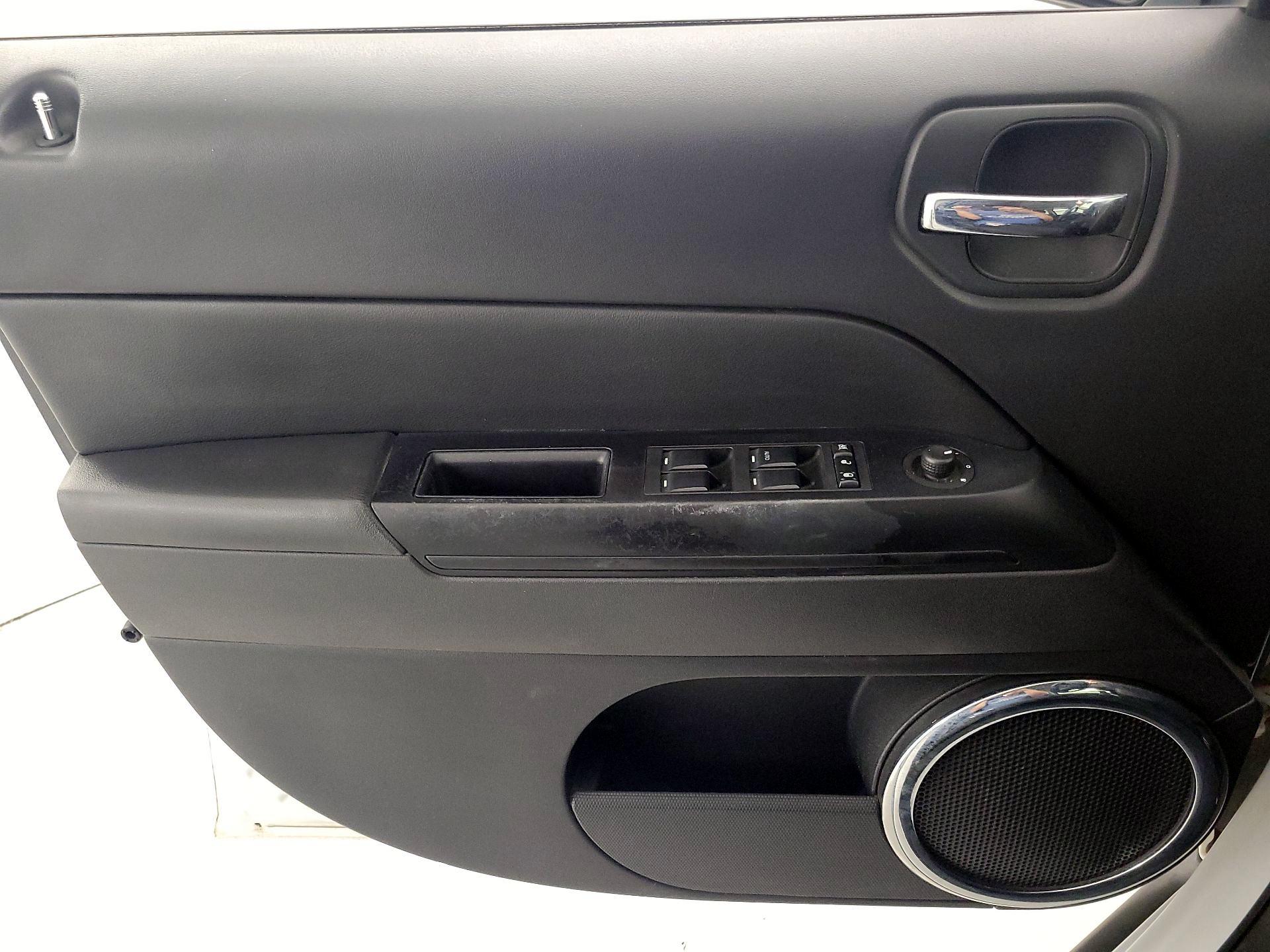 Thumbnail: 2017 Jeep Patriot - 12