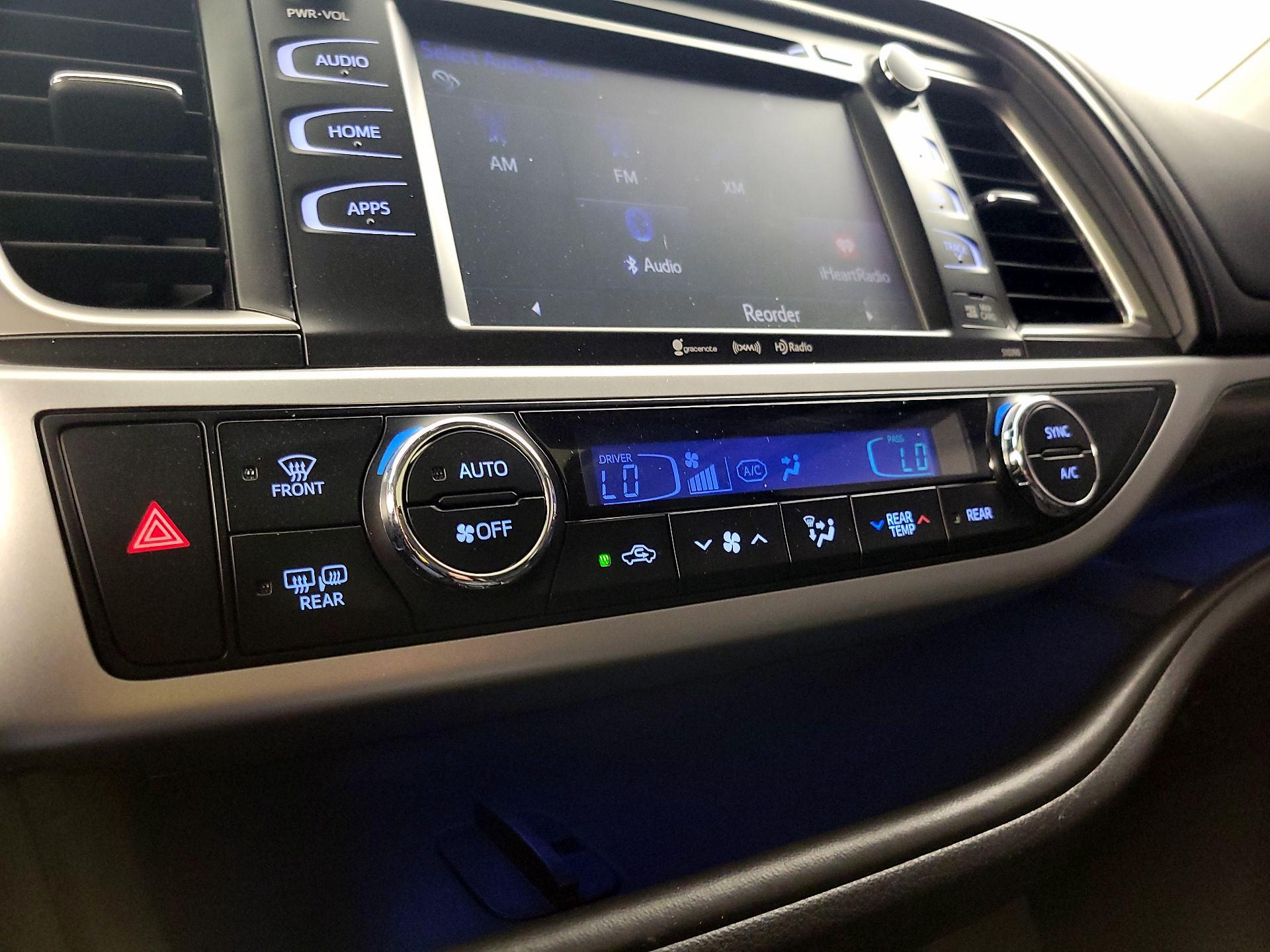 Thumbnail: 2019 Toyota Highlander - 16