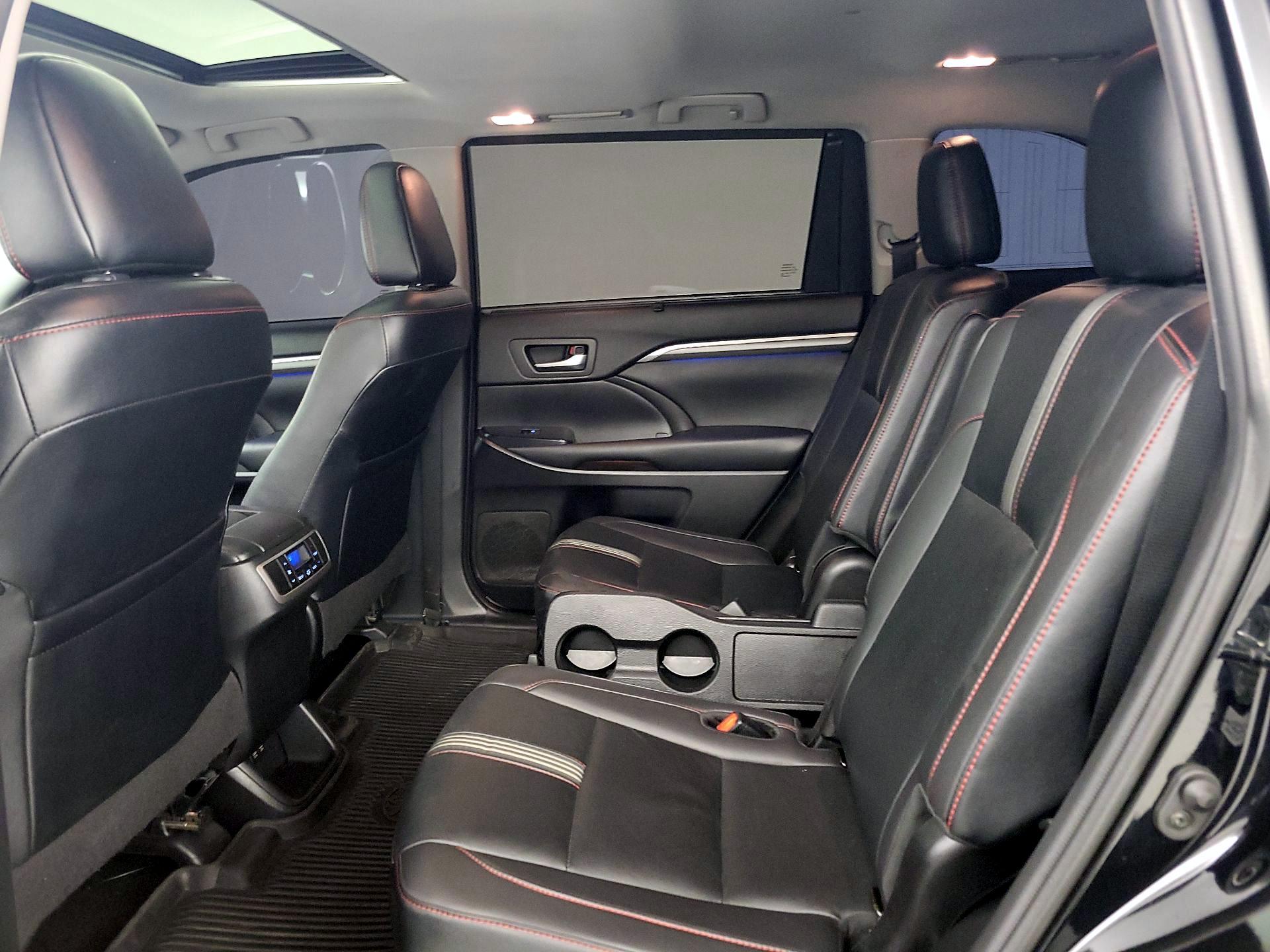 Thumbnail: 2019 Toyota Highlander - 20