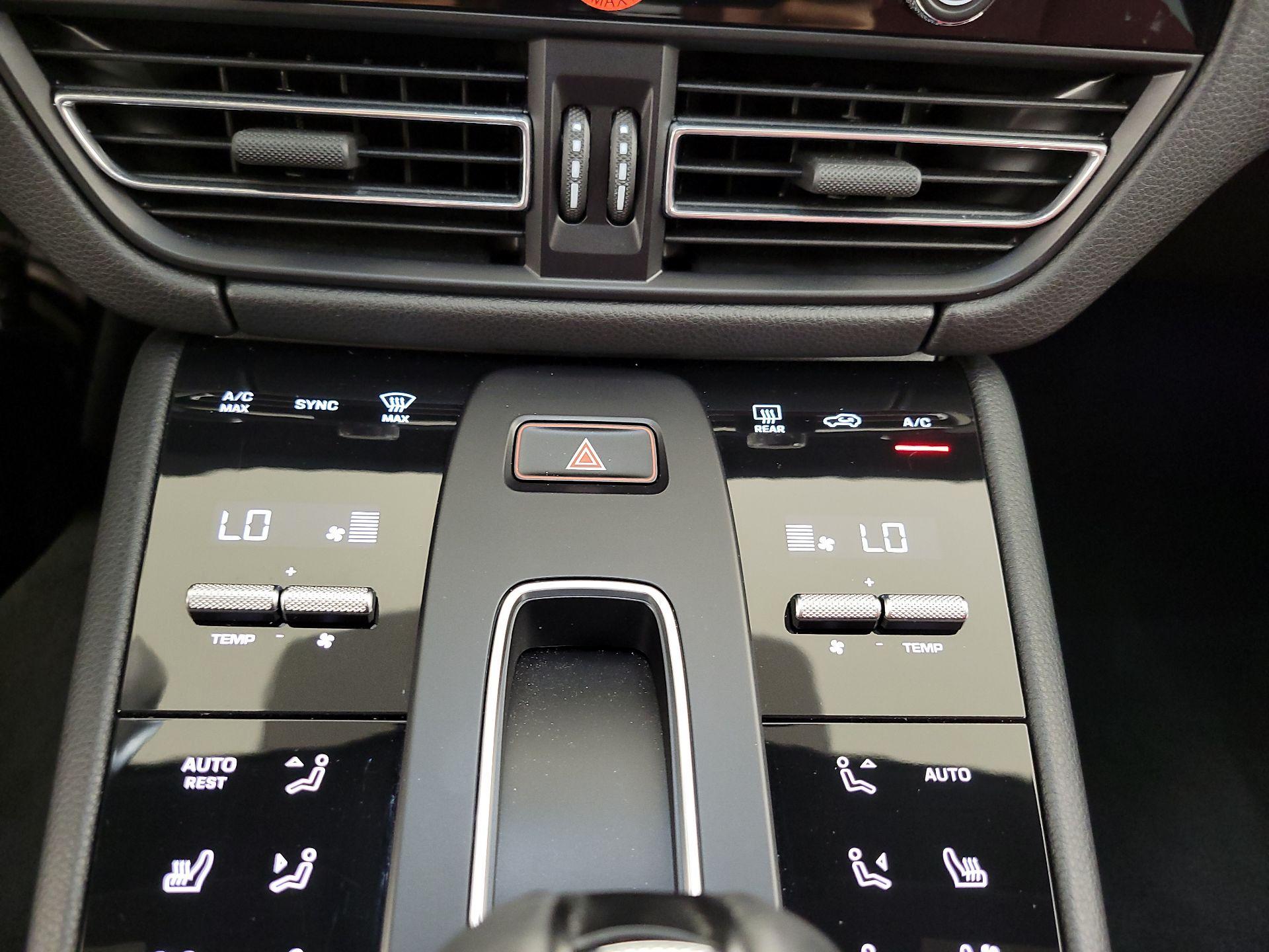 Thumbnail: 2022 Porsche Macan - 17