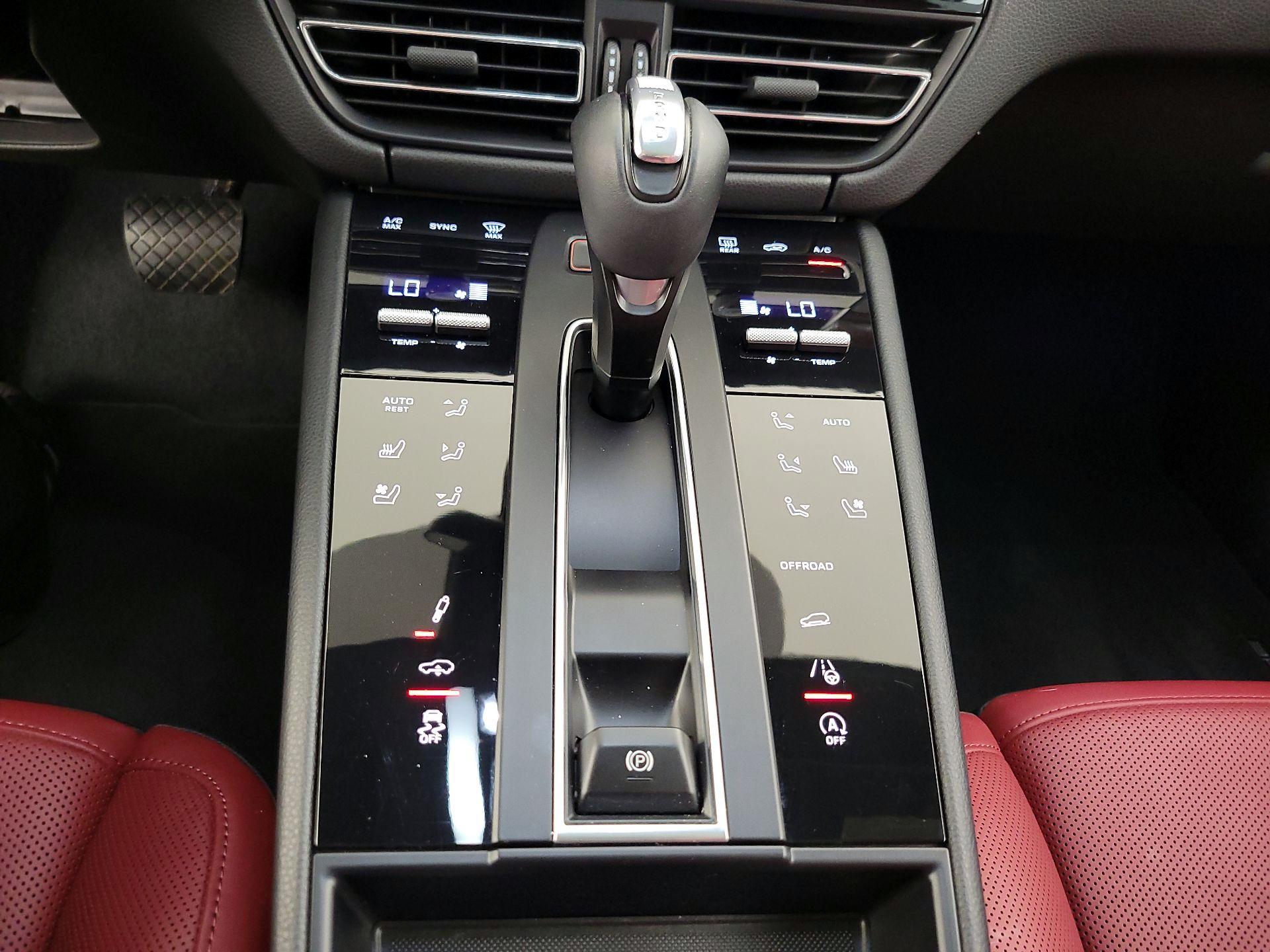 Thumbnail: 2022 Porsche Macan - 18