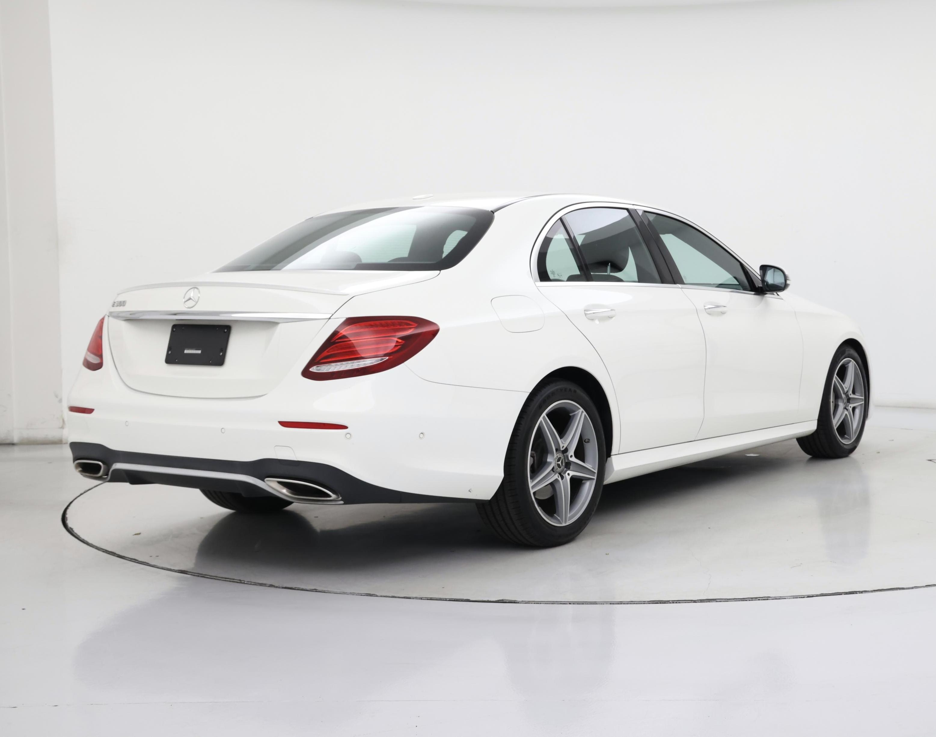 Thumbnail: 2018 Mercedes-Benz E-Class - 8