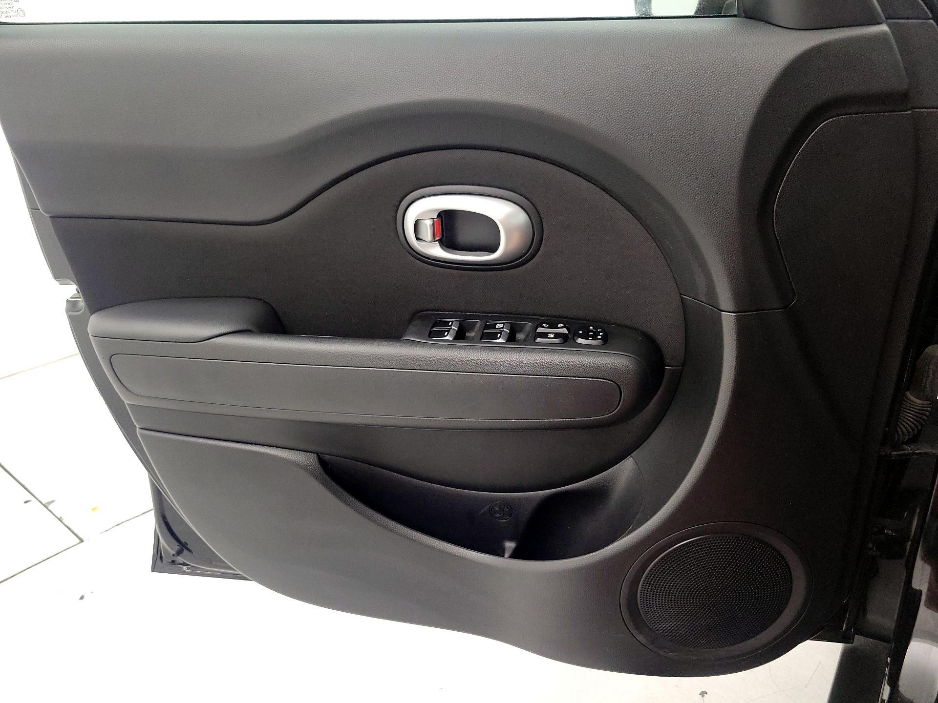 Thumbnail: 2018 Kia Soul - 12