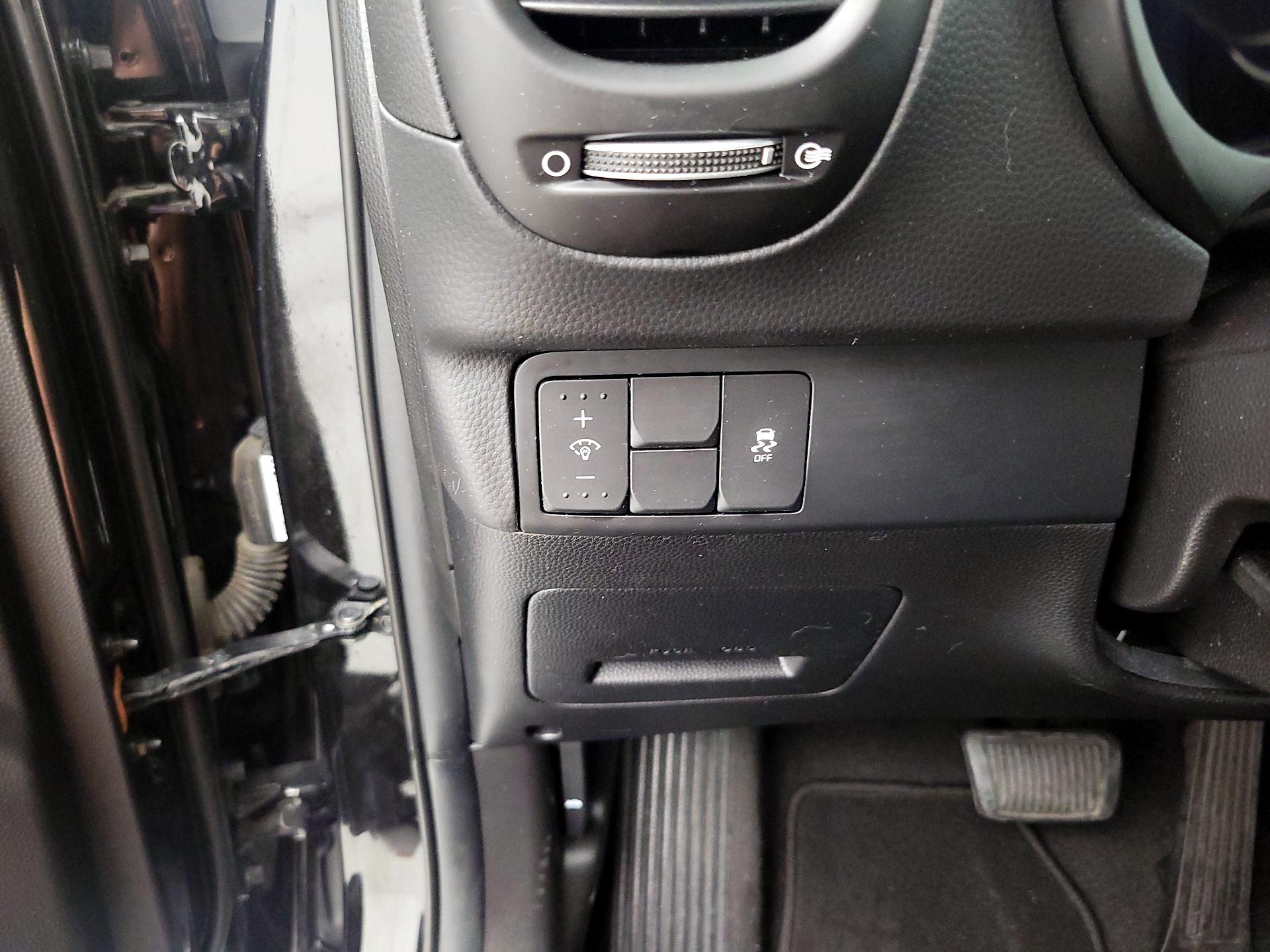 Thumbnail: 2018 Kia Soul - 13