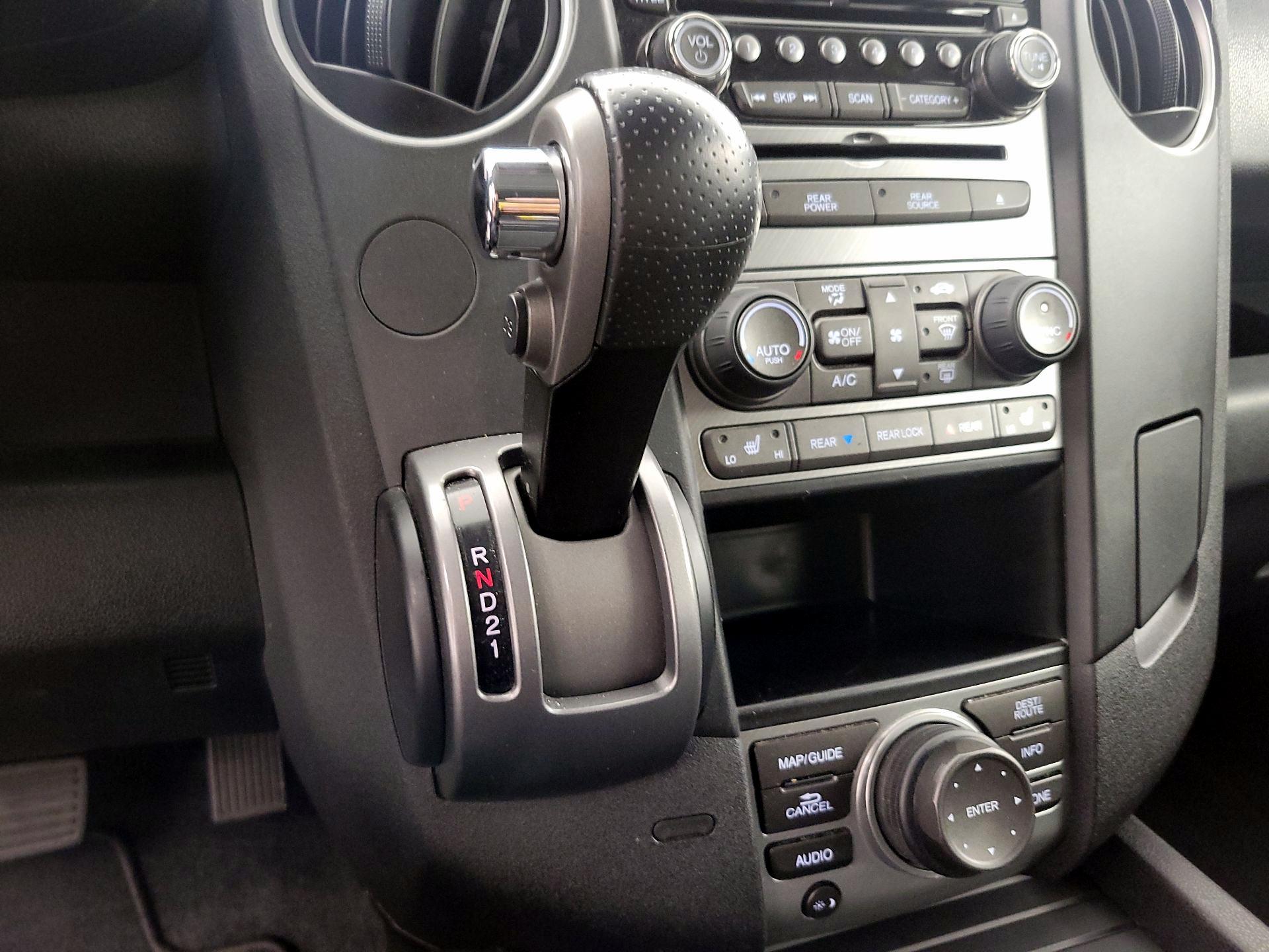 Thumbnail: 2013 Honda Pilot - 17
