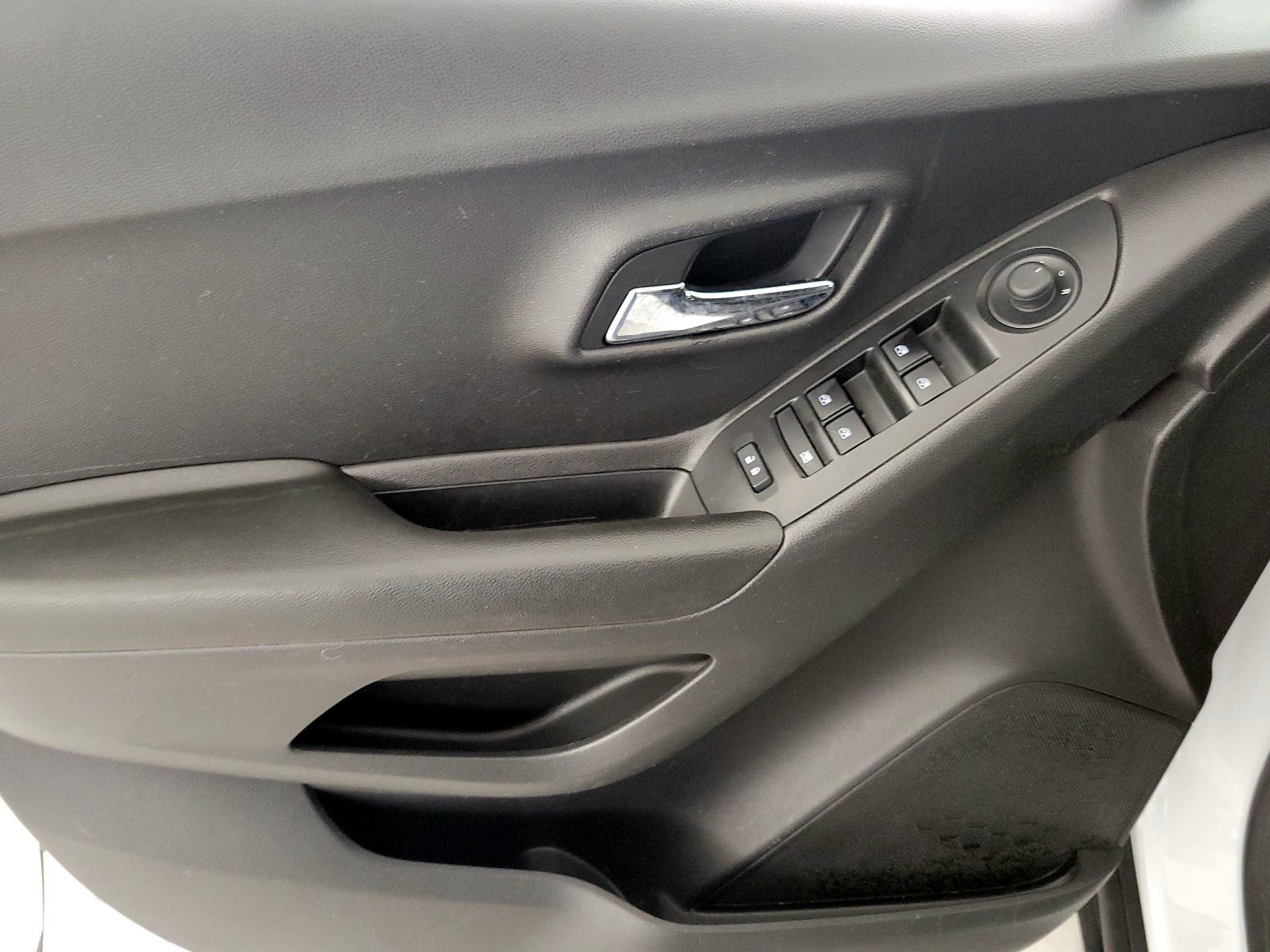 Thumbnail: 2021 Chevrolet Trax - 12
