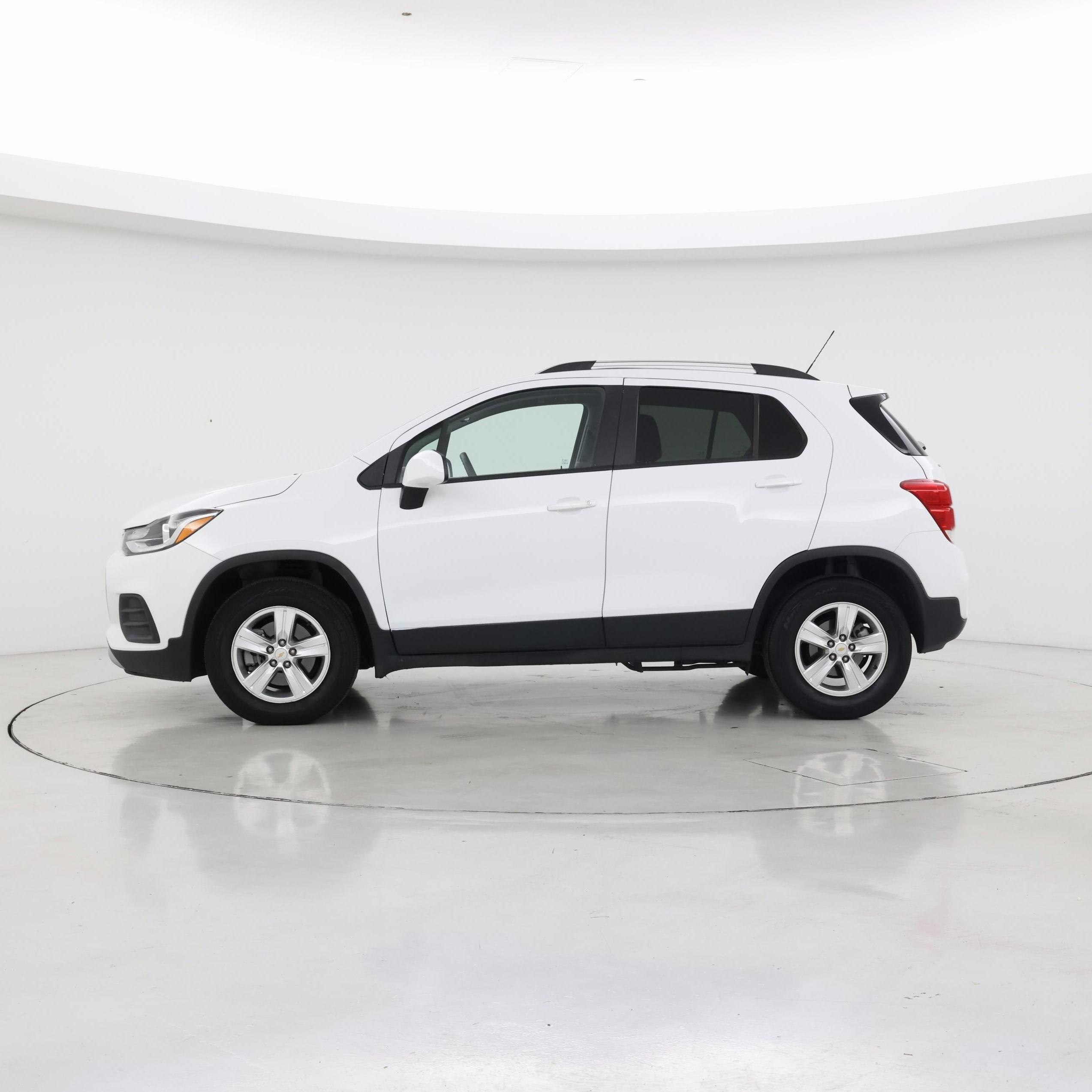 Thumbnail: 2021 Chevrolet Trax - 3