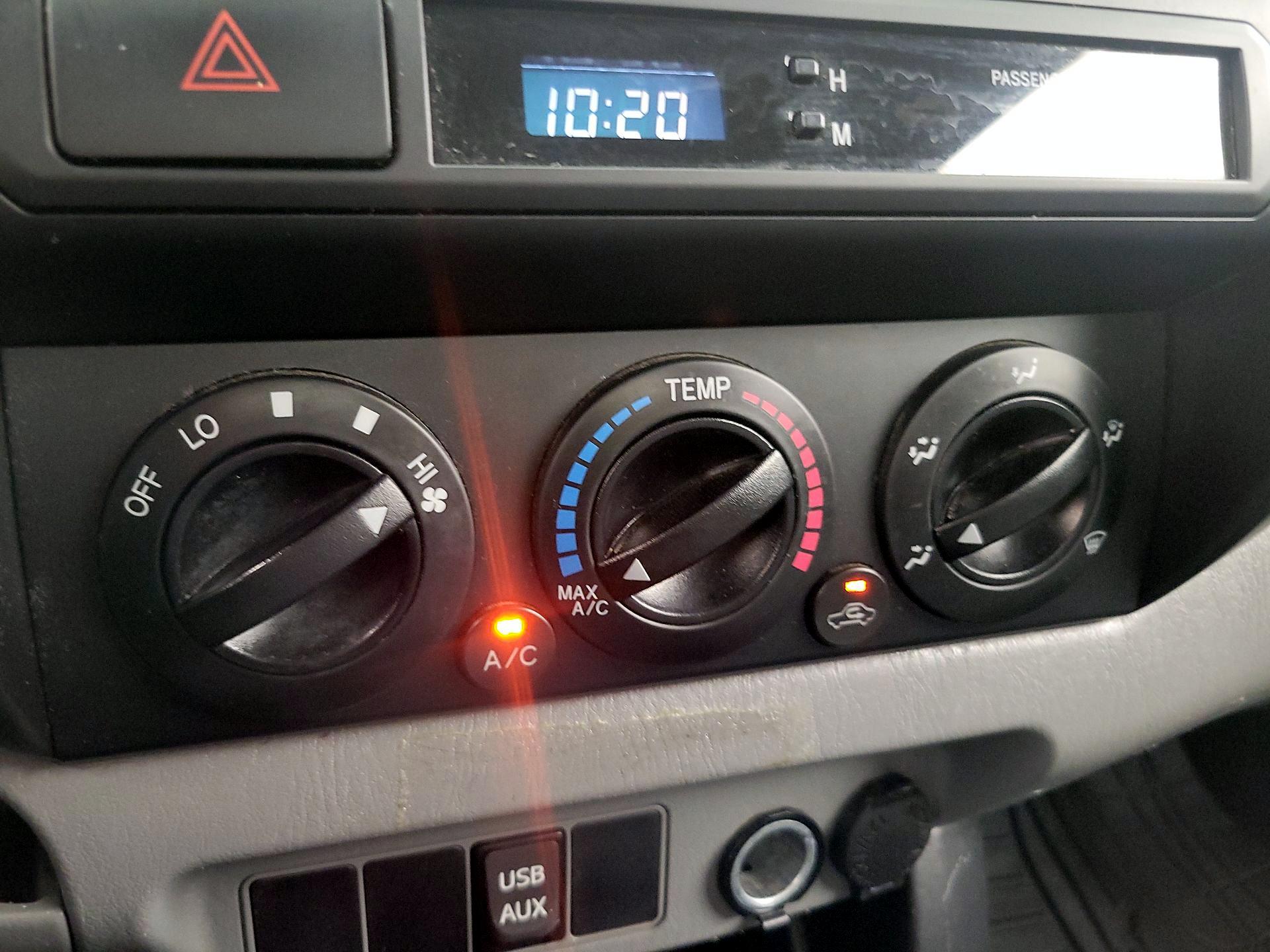 Thumbnail: 2013 Toyota Tacoma - 15