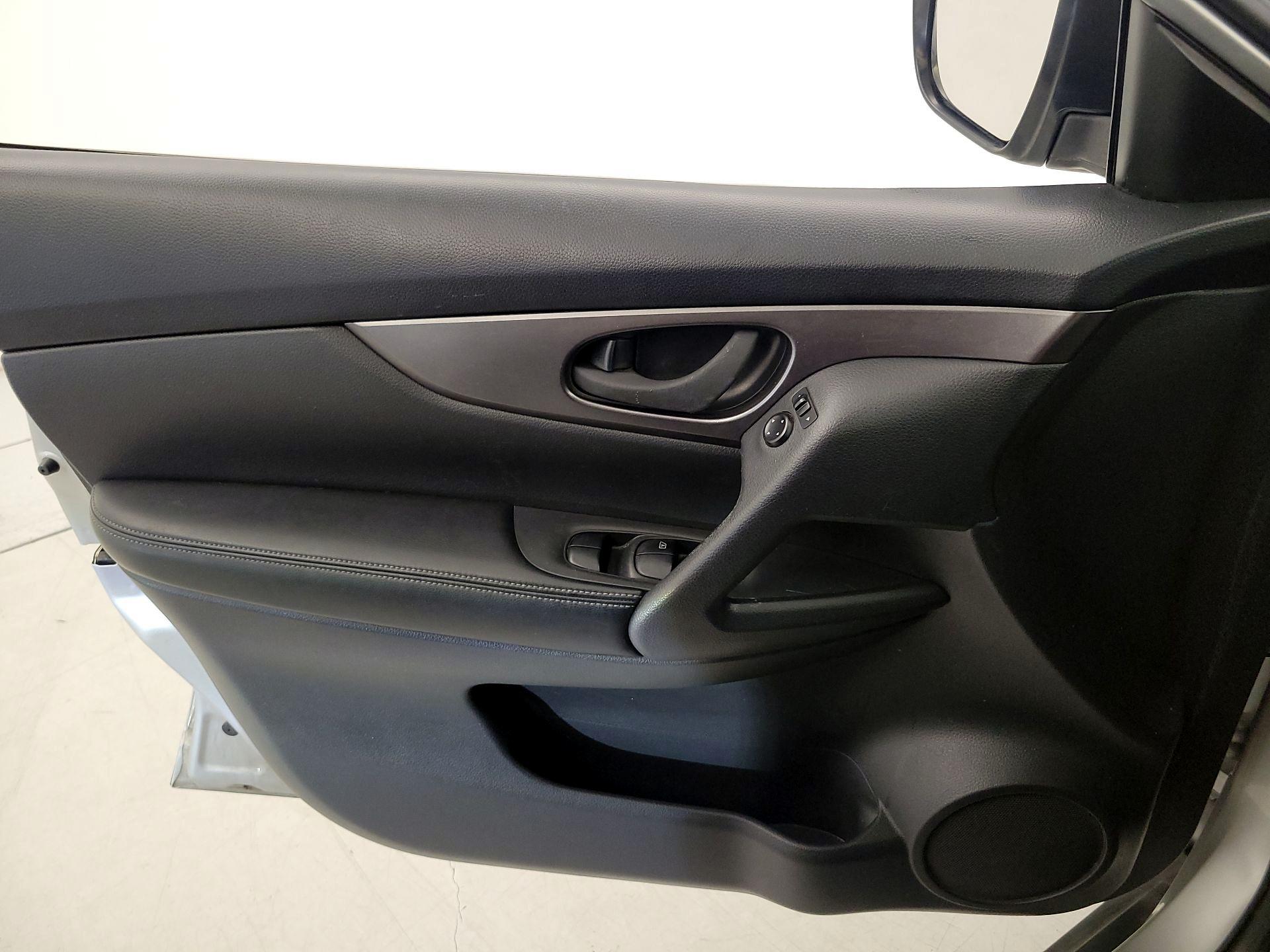 Thumbnail: 2016 Nissan Rogue - 12