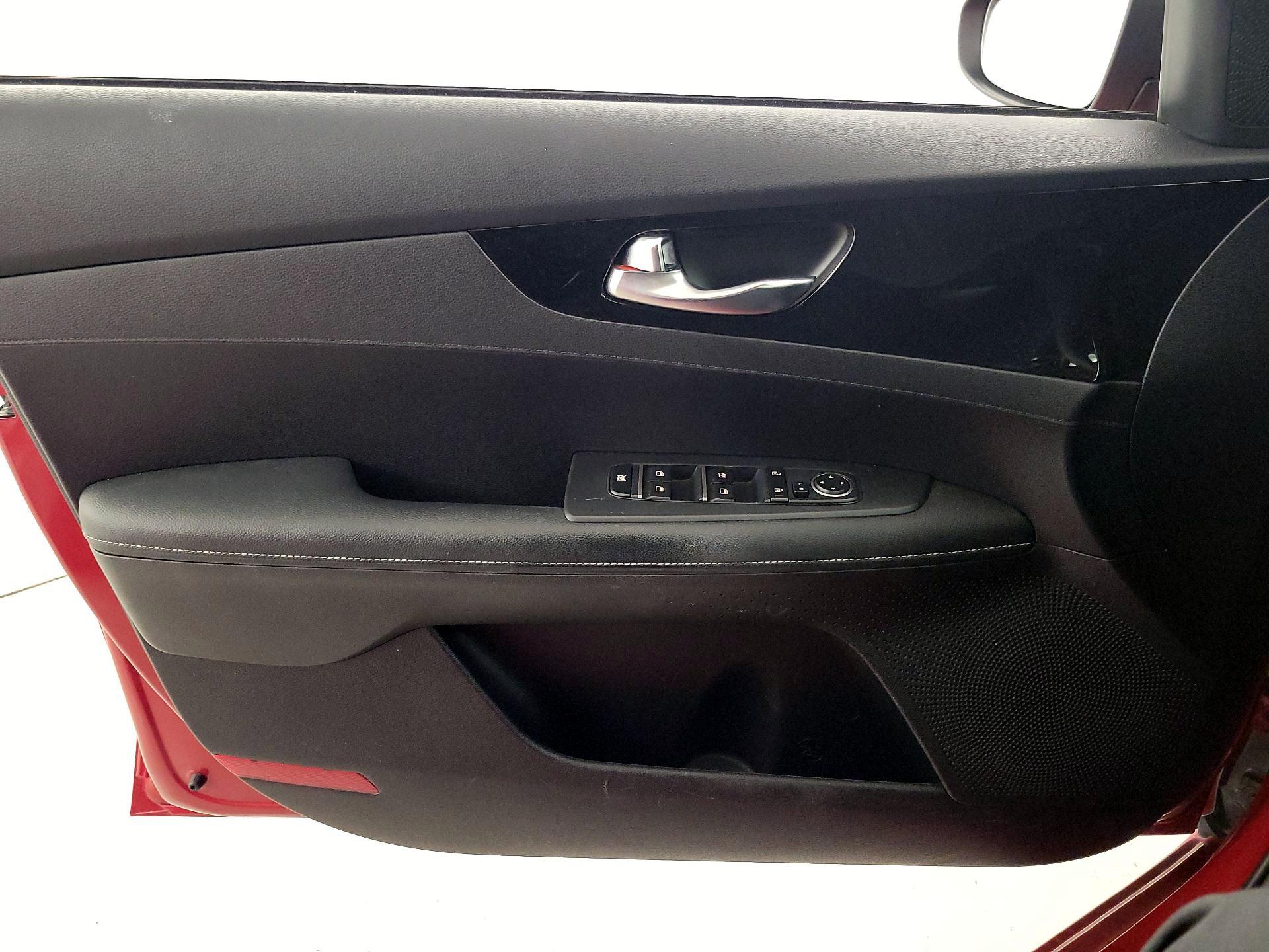 Thumbnail: 2019 Kia Forte - 12