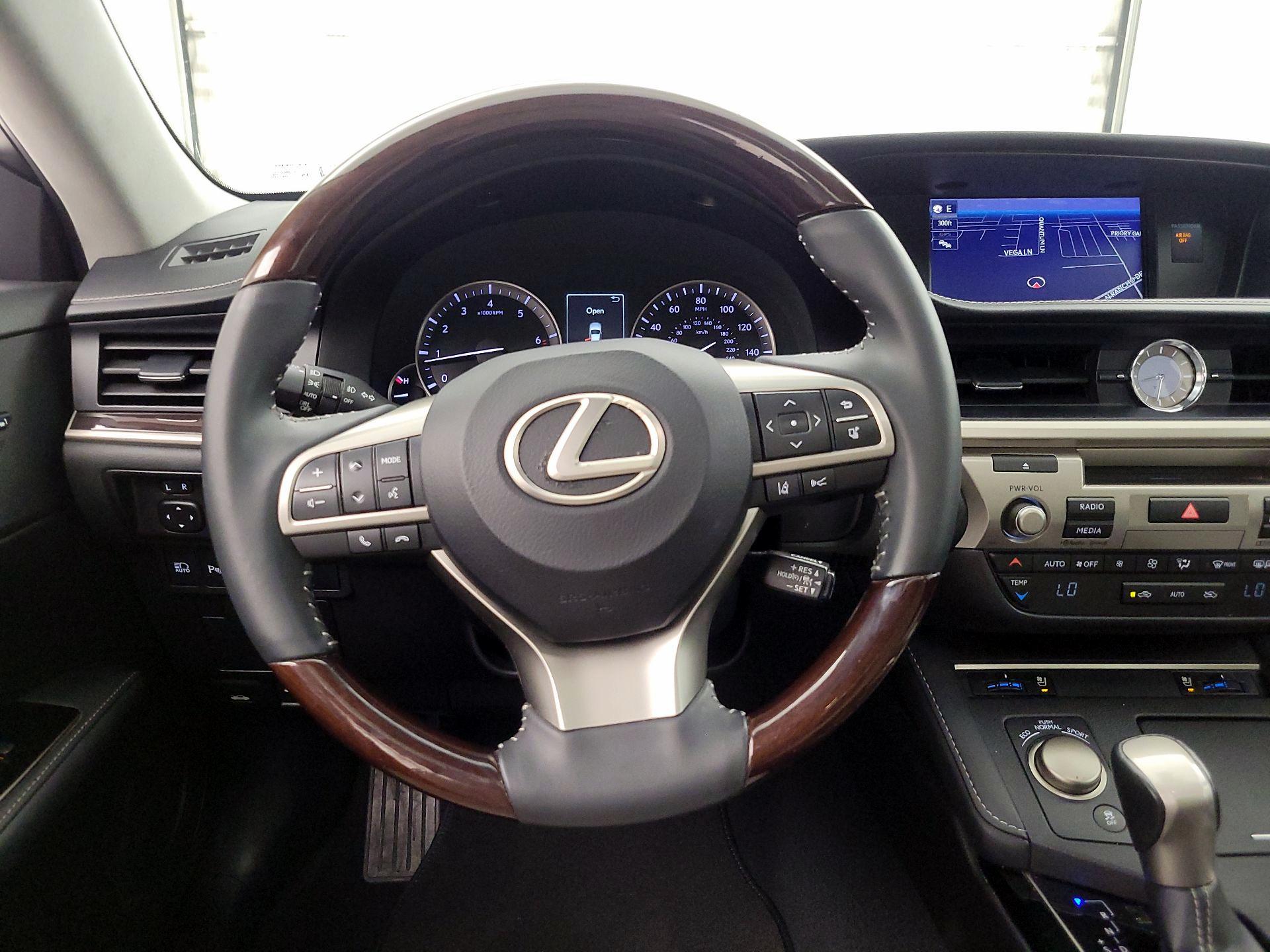 Thumbnail: 2018 Lexus ES - 10