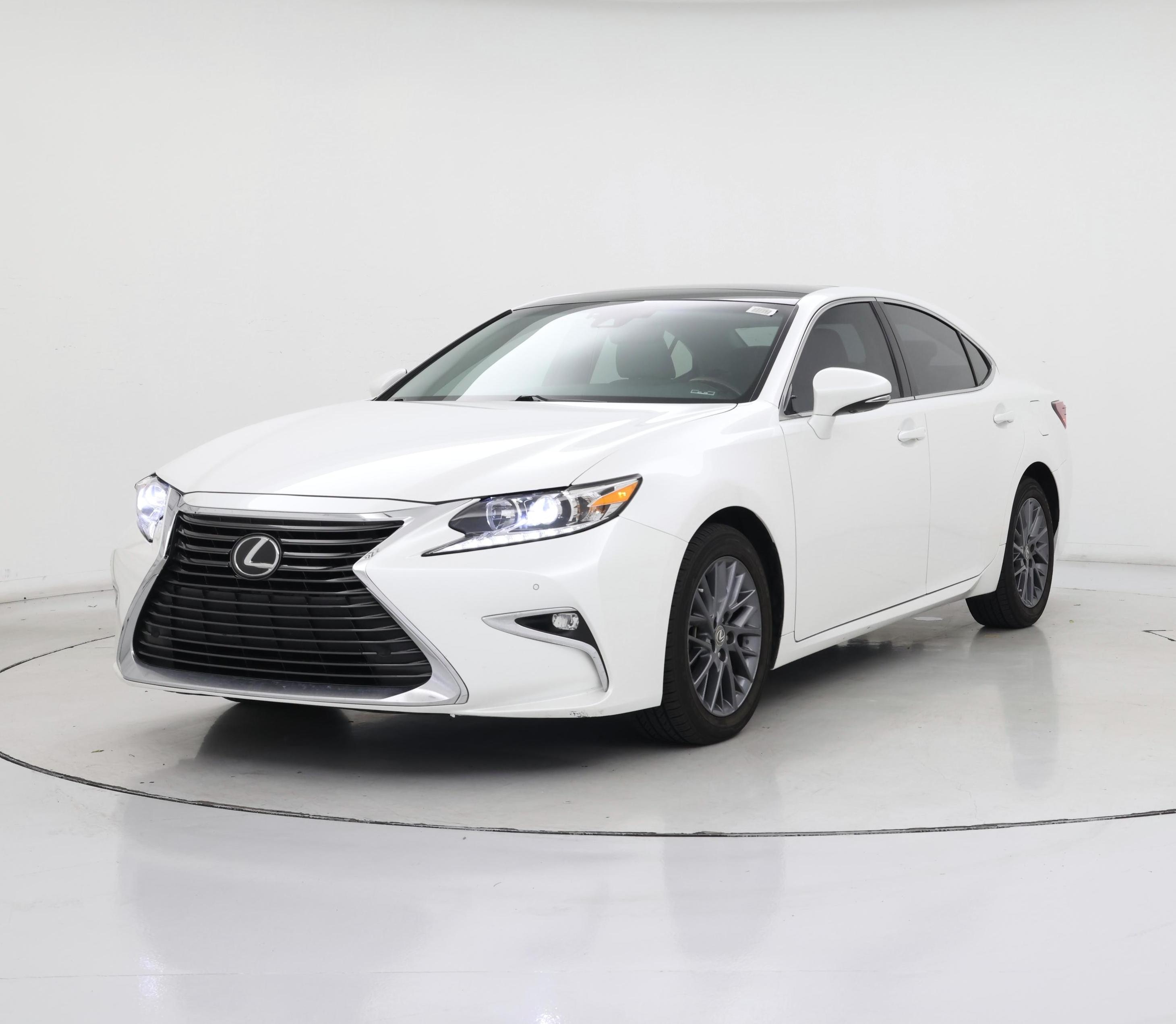 Thumbnail: 2018 Lexus ES - 4