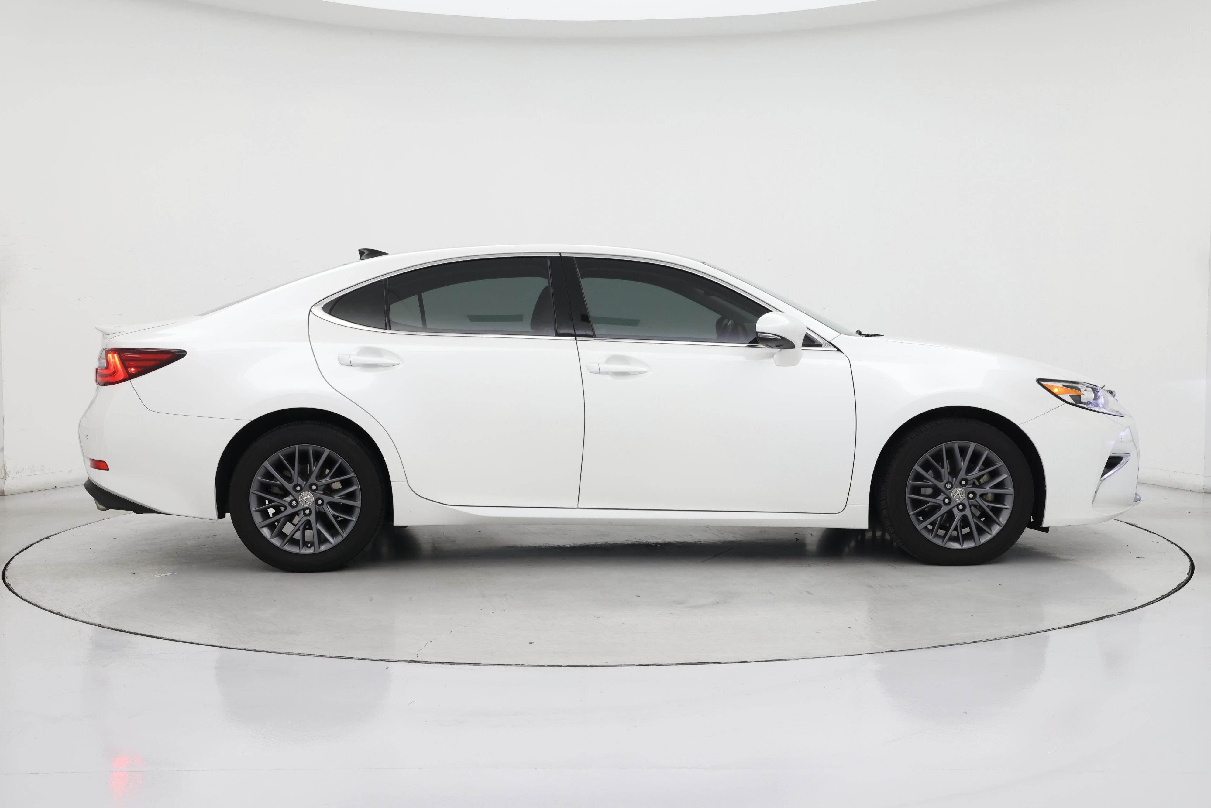 Thumbnail: 2018 Lexus ES - 7