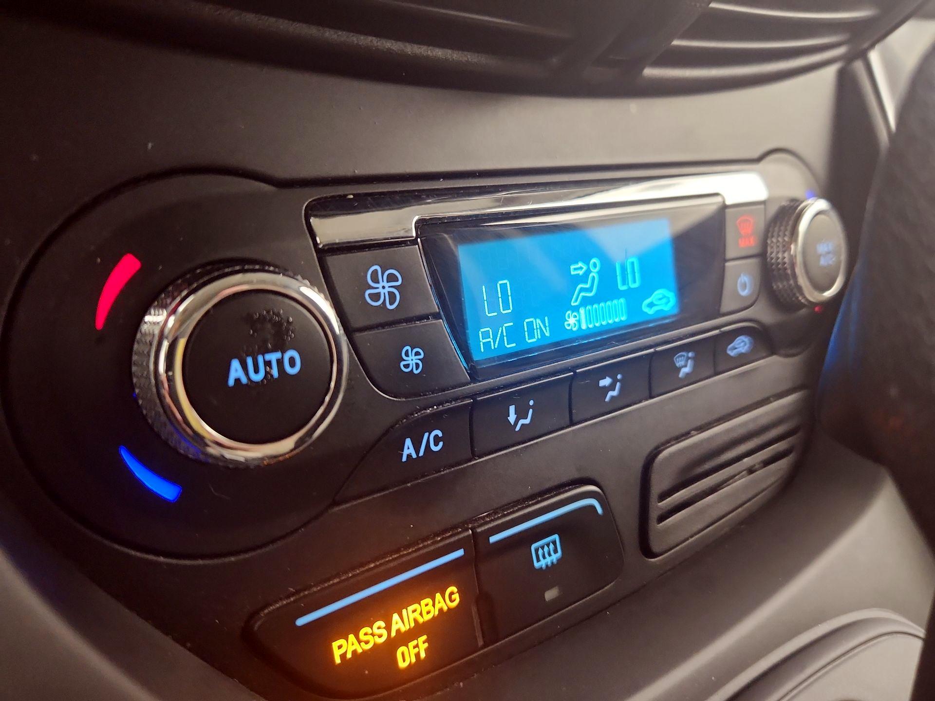 Thumbnail: 2015 Ford Escape - 16