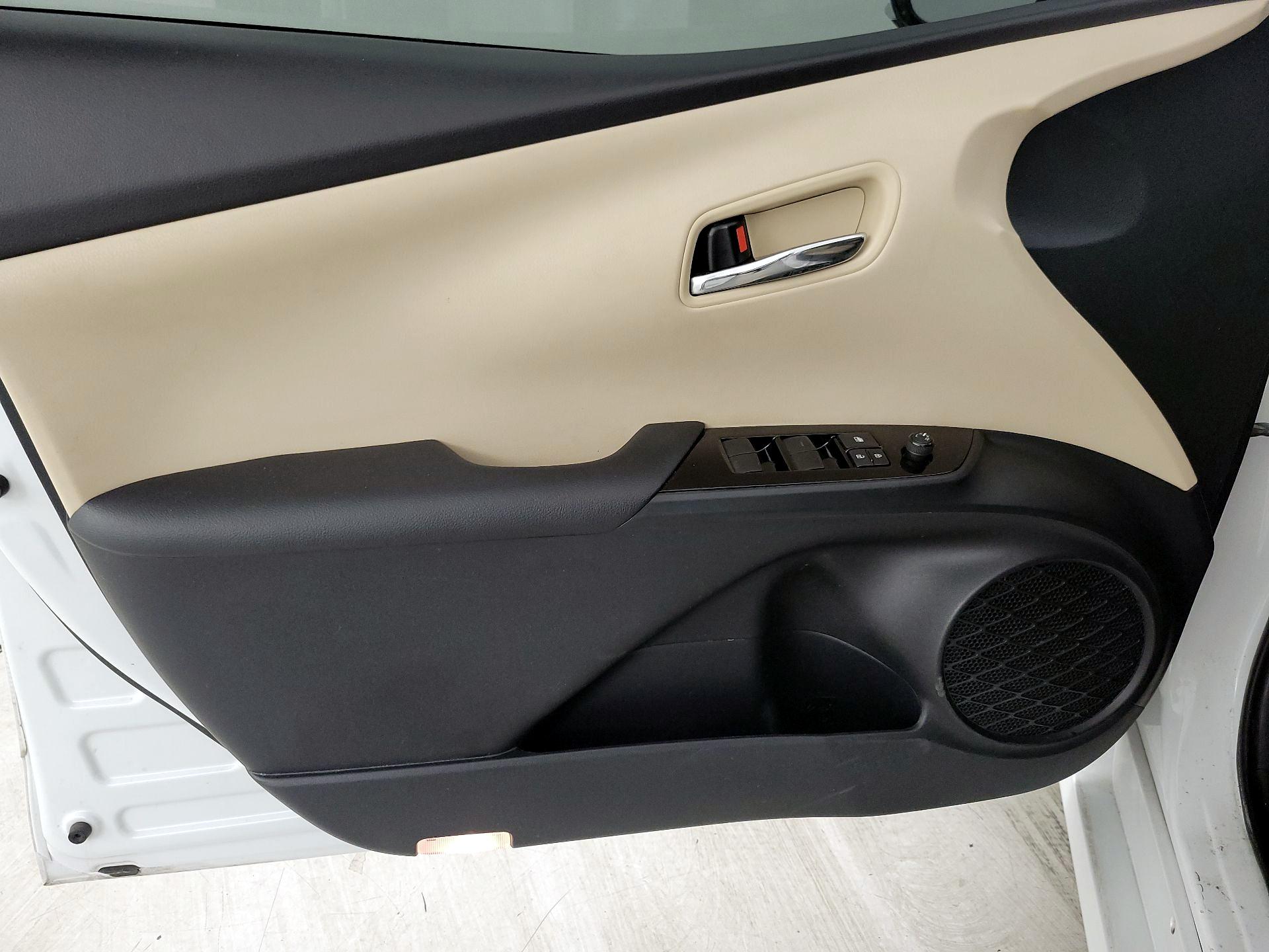 Thumbnail: 2021 Toyota Prius - 12