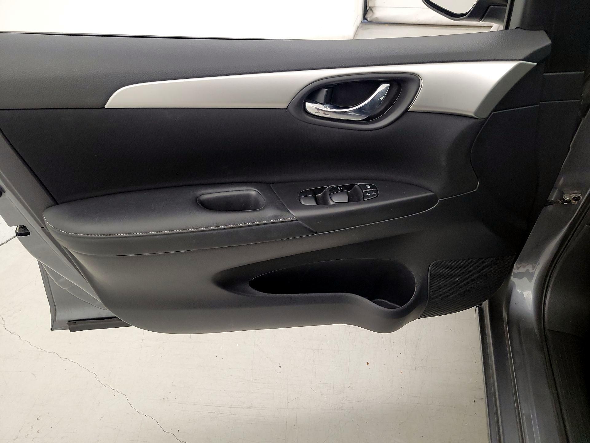 Thumbnail: 2019 Nissan Sentra - 12