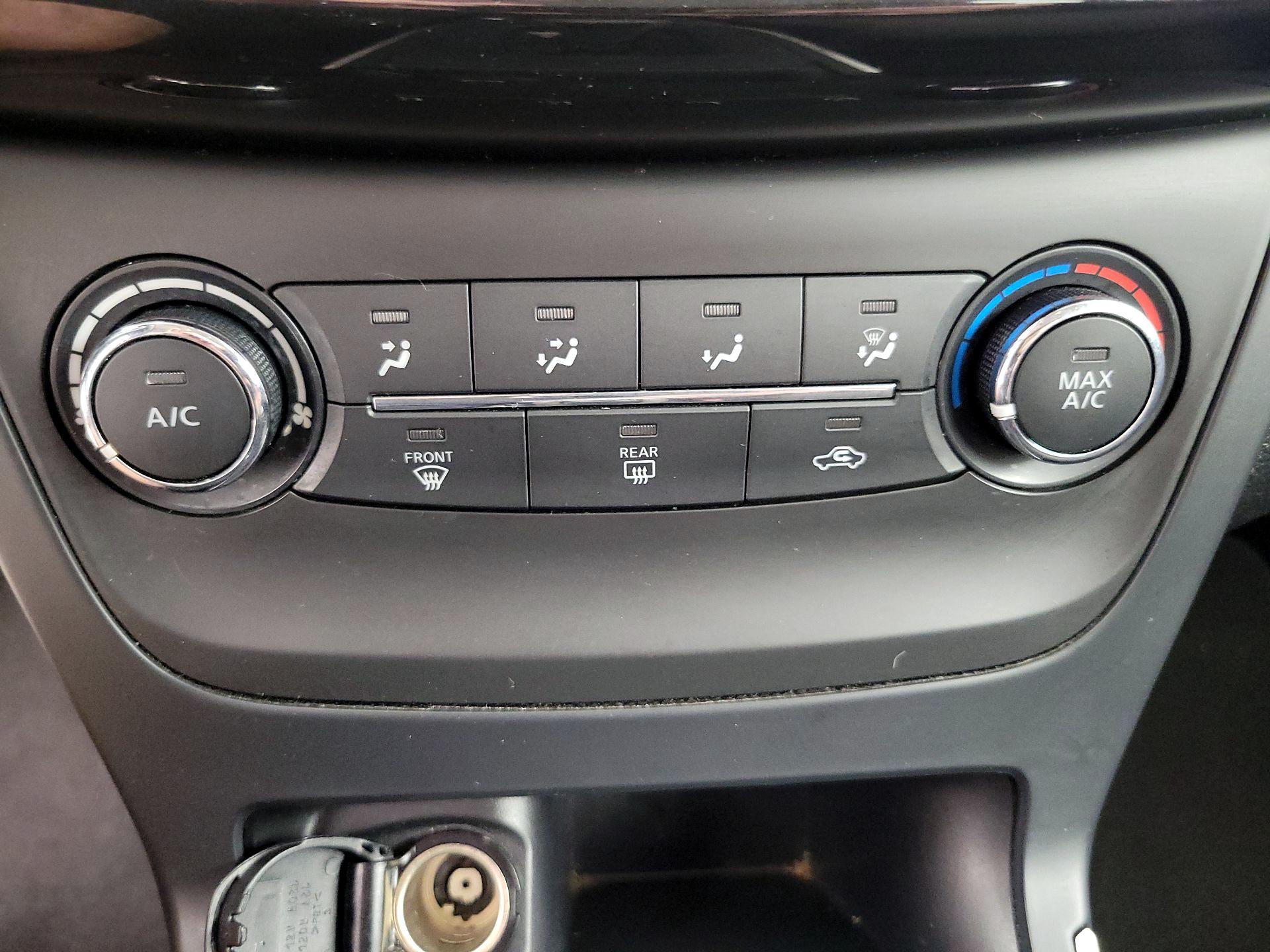 Thumbnail: 2019 Nissan Sentra - 16