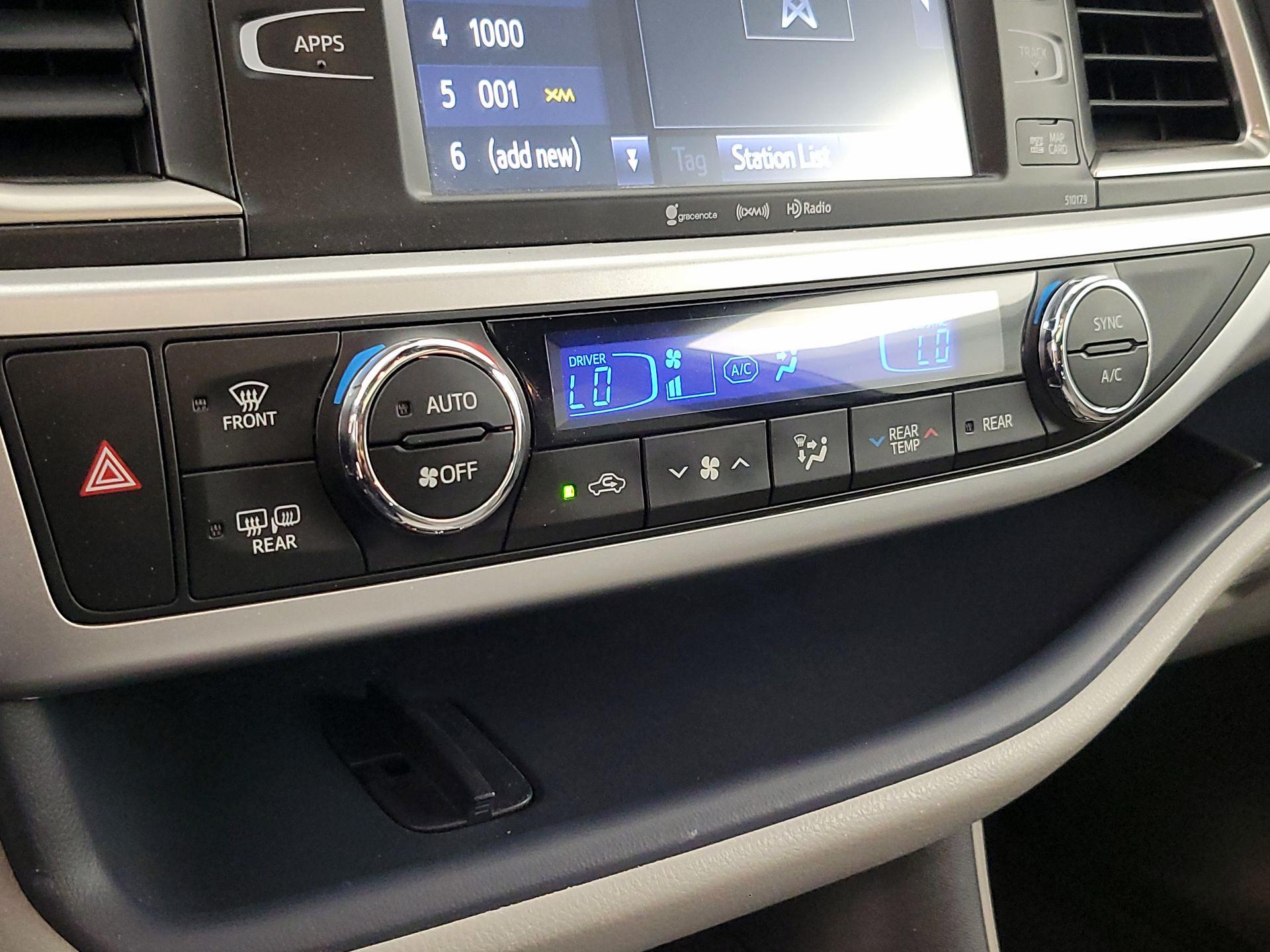Thumbnail: 2018 Toyota Highlander - 16