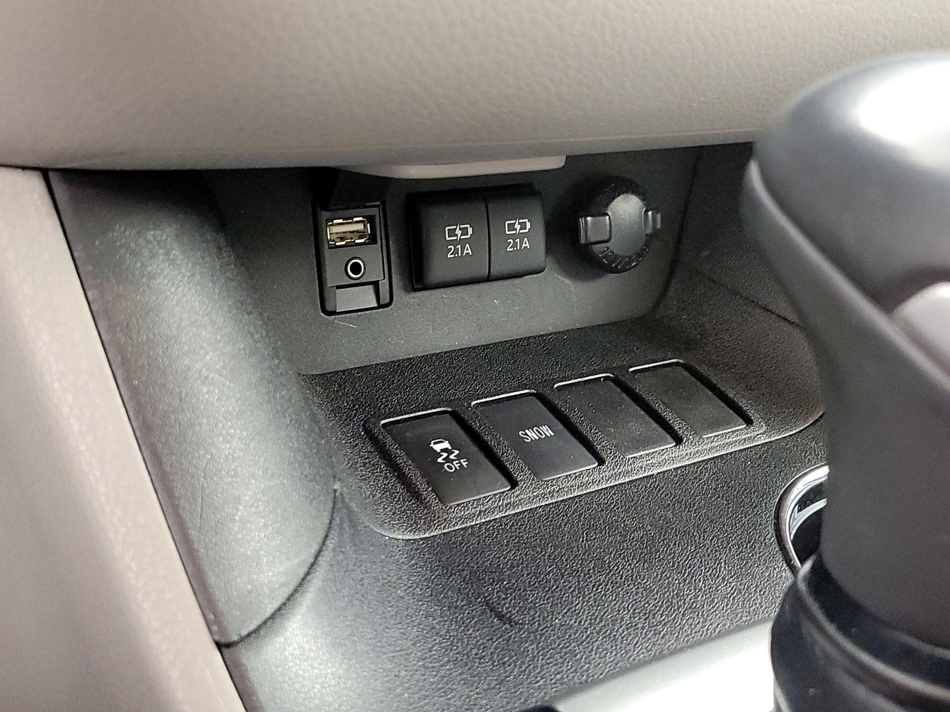 Thumbnail: 2018 Toyota Highlander - 18