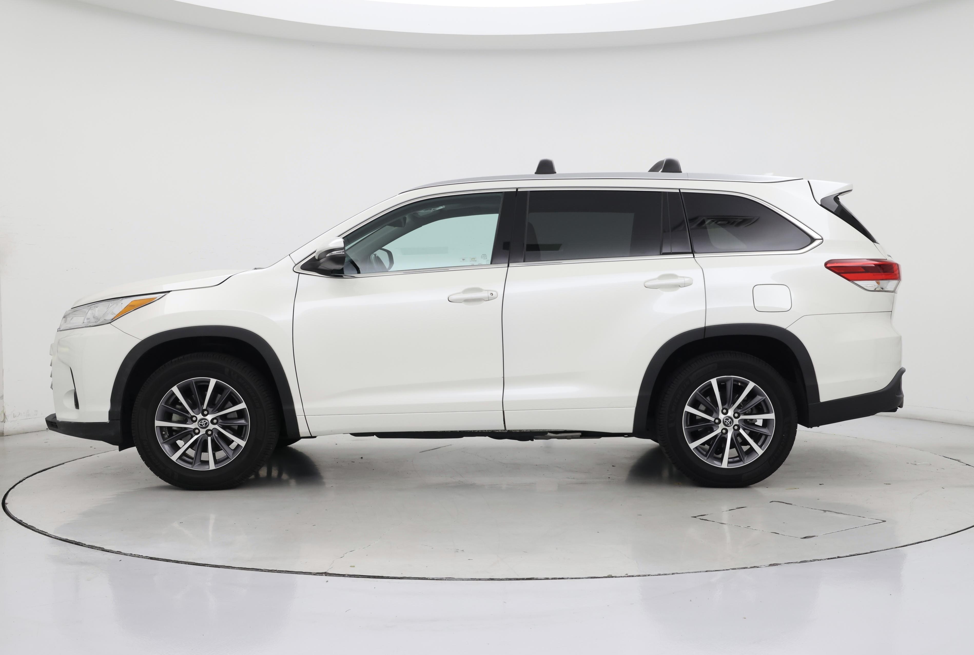 Thumbnail: 2018 Toyota Highlander - 3