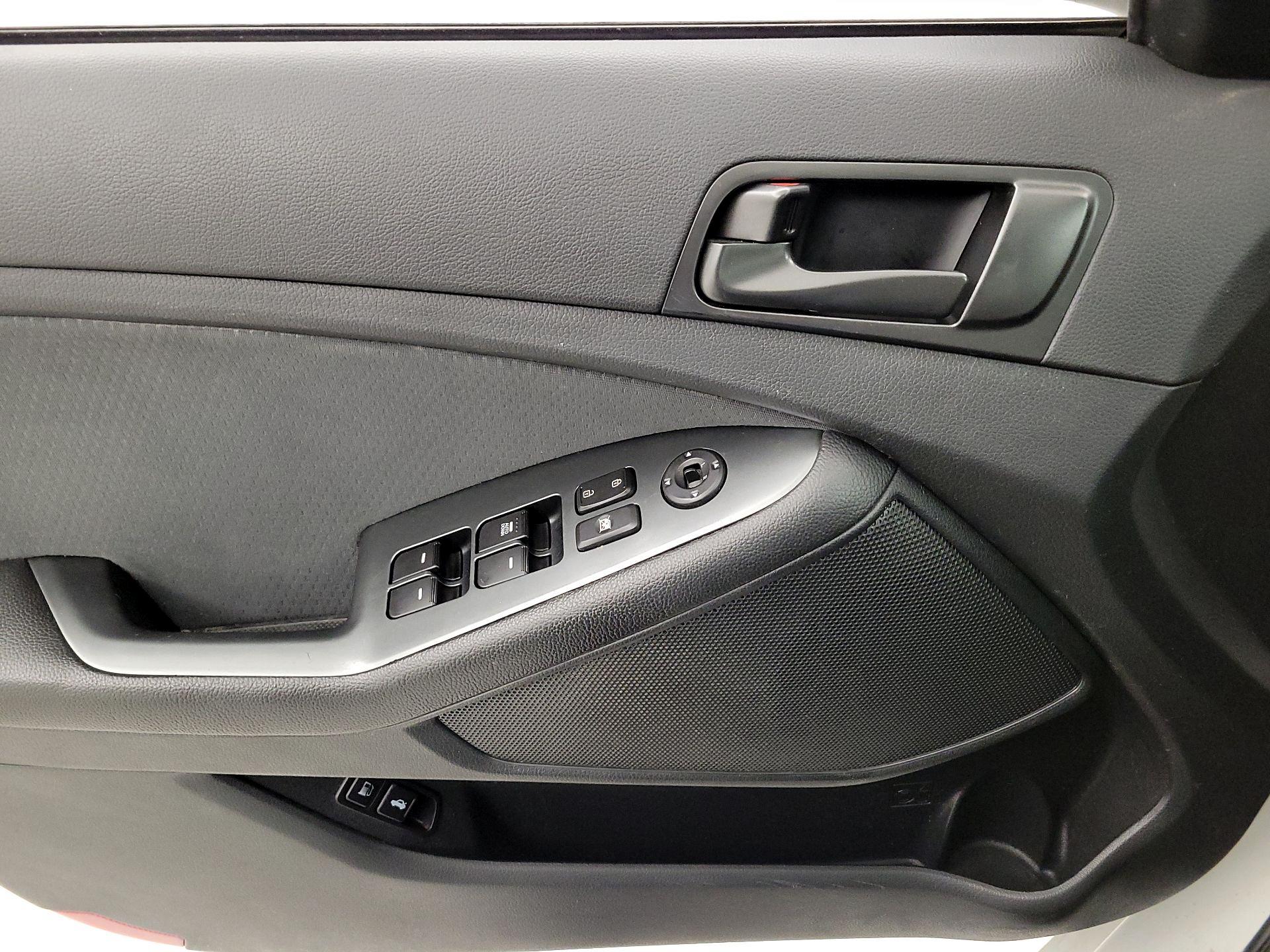 Thumbnail: 2015 Kia Optima - 12