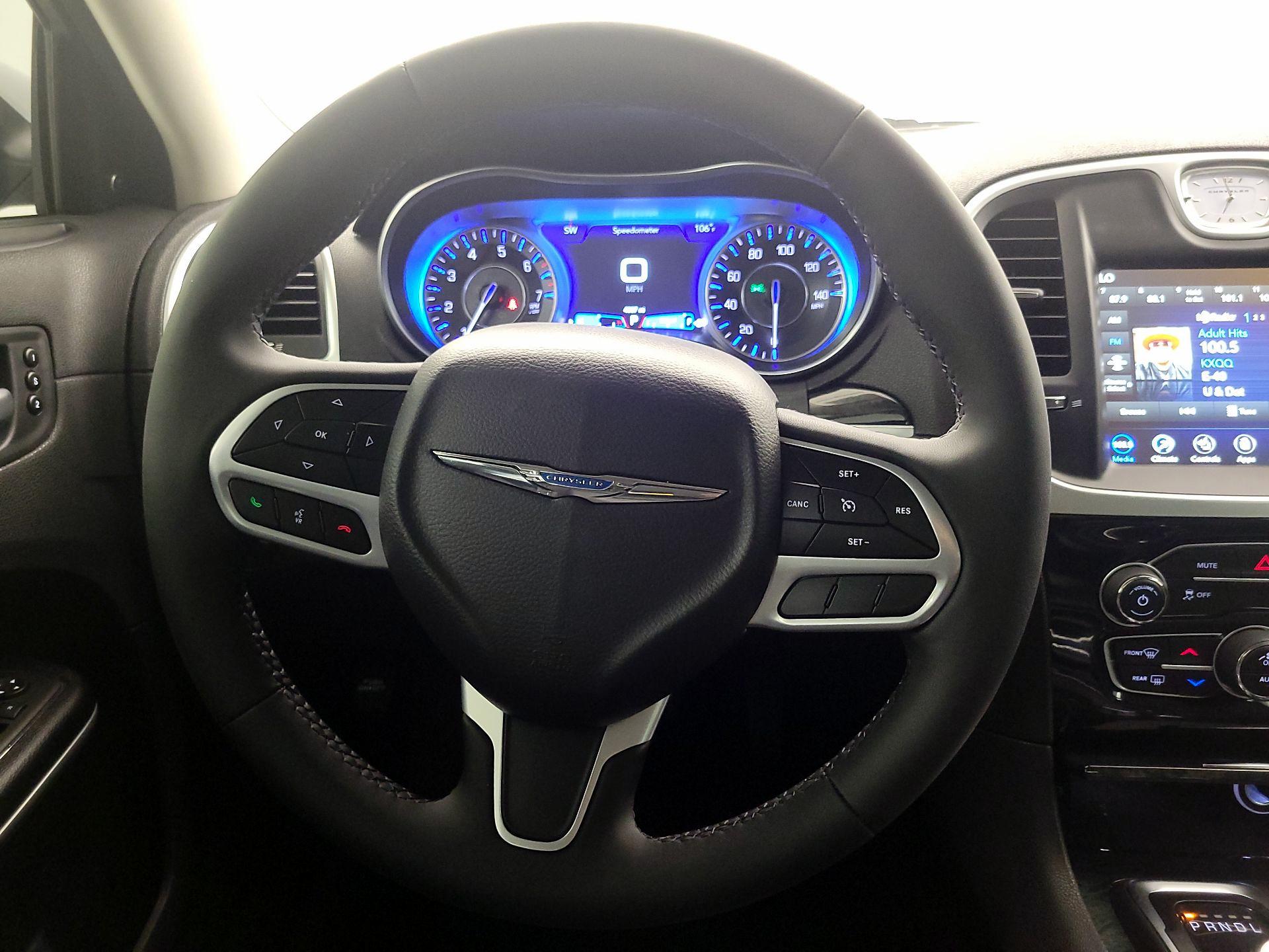 Thumbnail: 2023 Chrysler 300 - 10