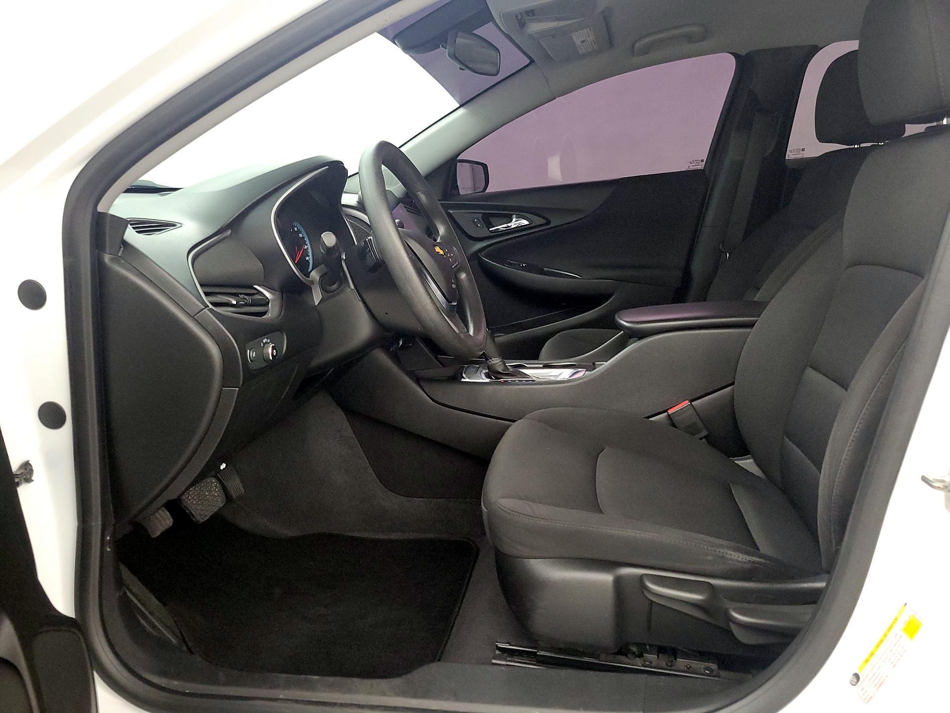 Thumbnail: 2019 Chevrolet Malibu - 11