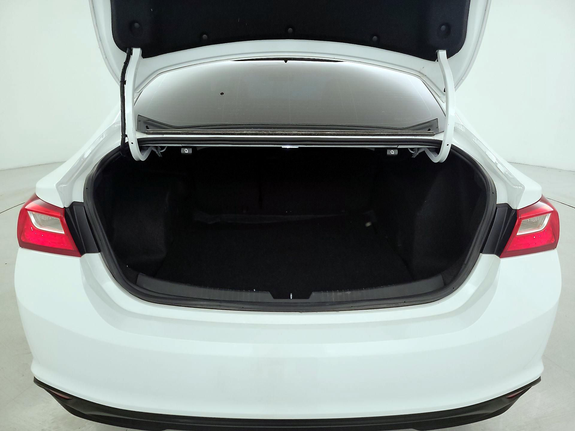 Thumbnail: 2019 Chevrolet Malibu - 20