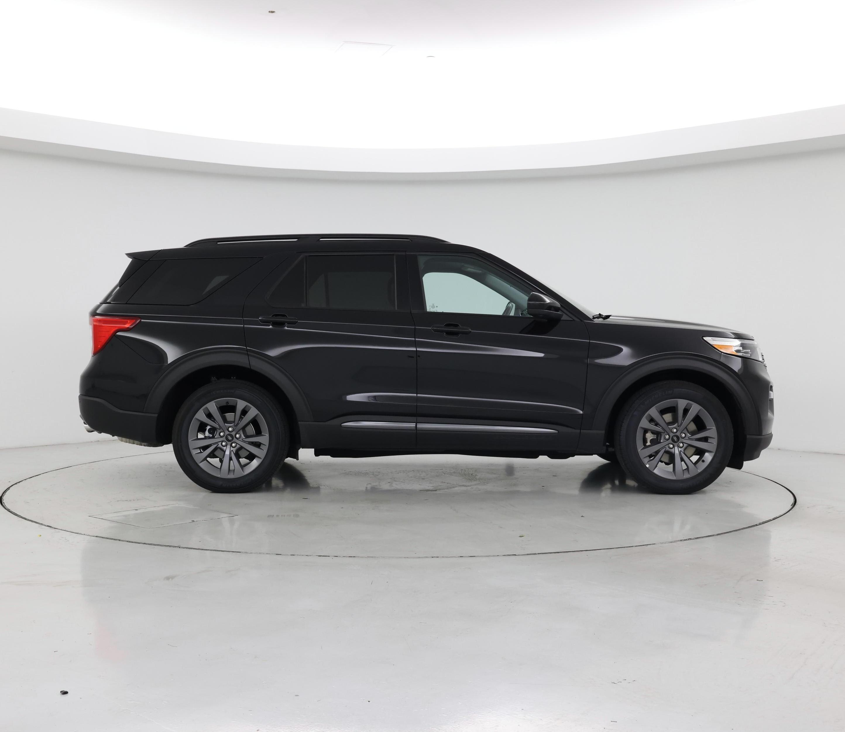 Thumbnail: 2022 Ford Explorer - 7