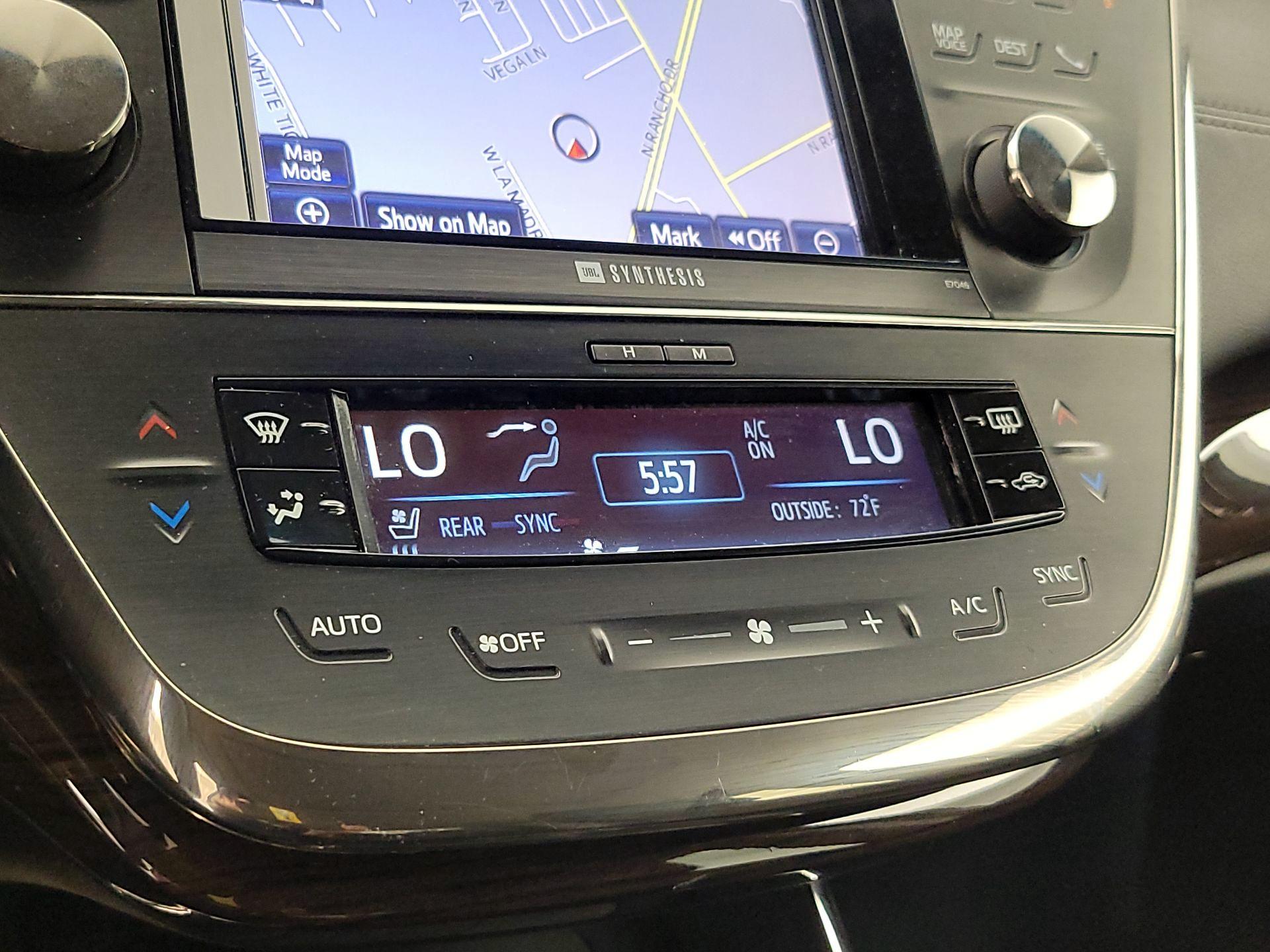 Thumbnail: 2013 Toyota Avalon - 17