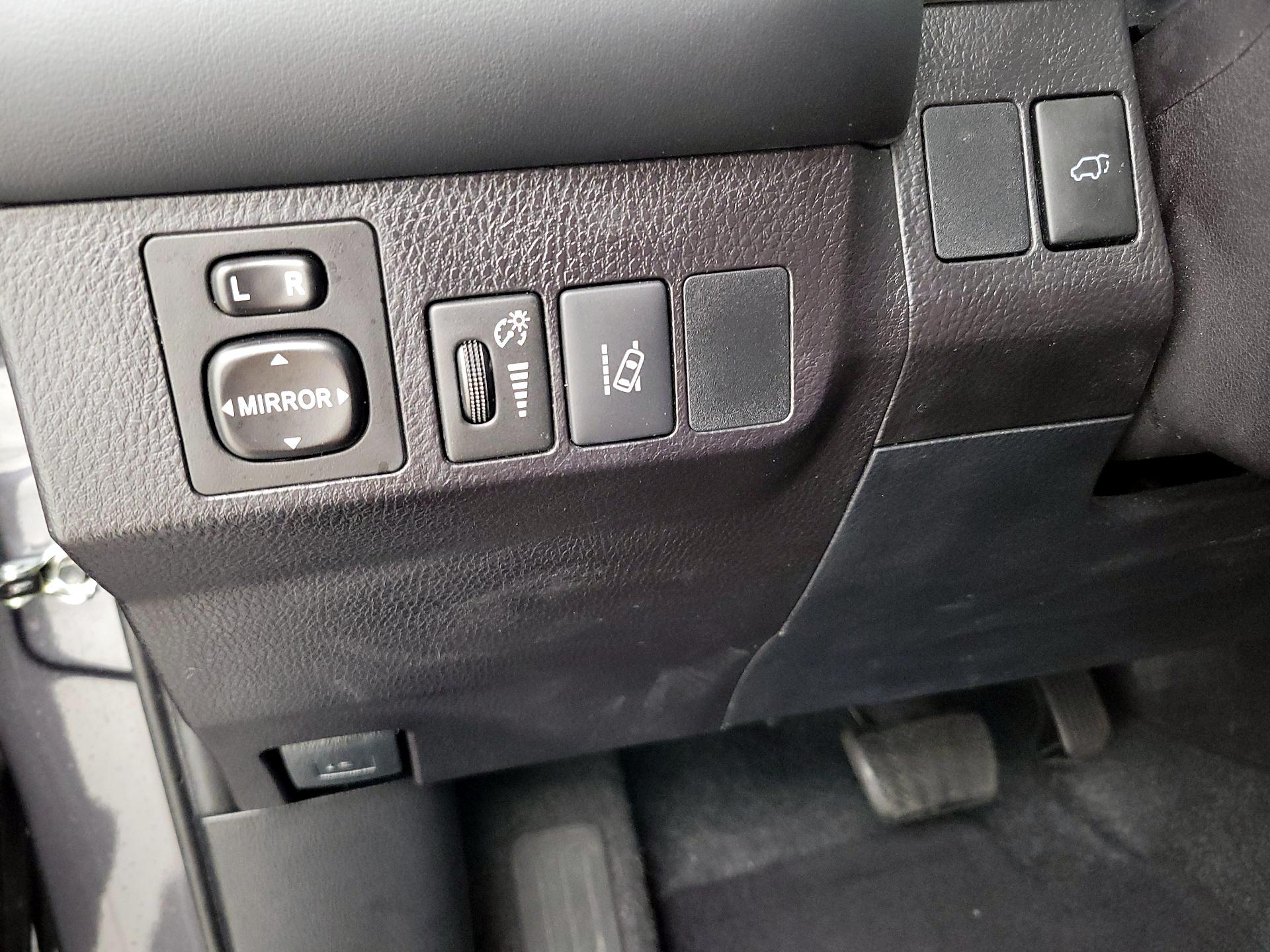 Thumbnail: 2018 Toyota RAV4 - 13